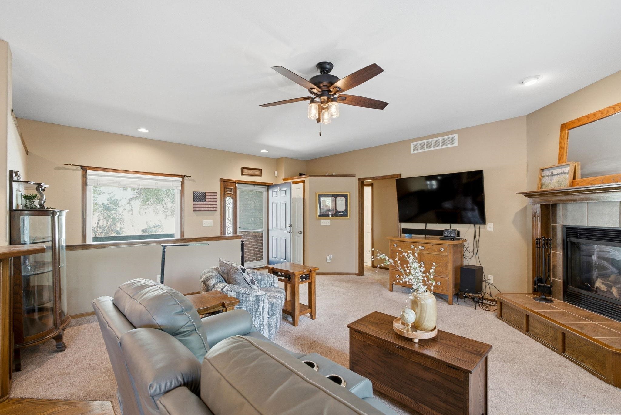 1301 E Rushwood Dr Property Photo 4