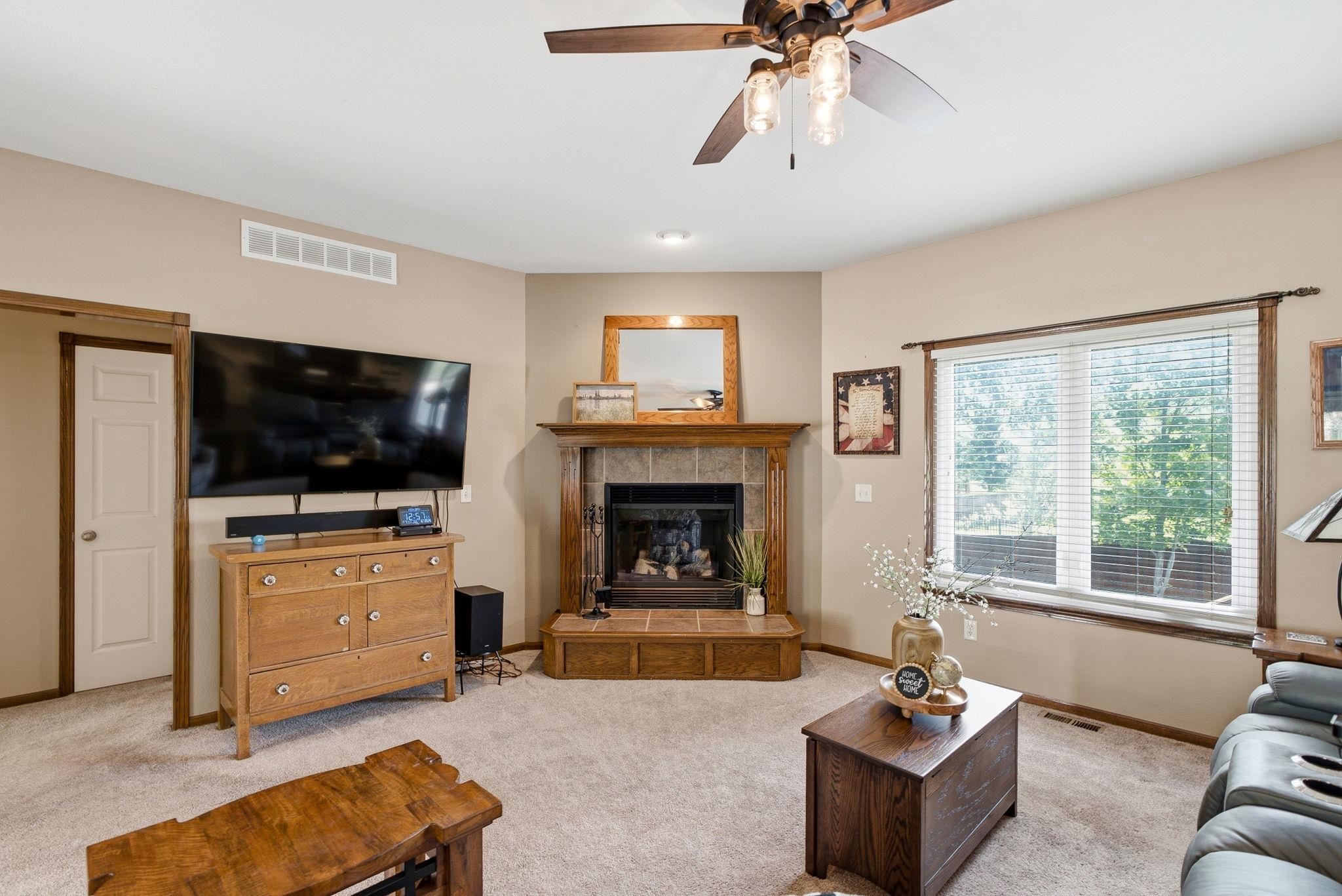 1301 E Rushwood Dr Property Photo 6