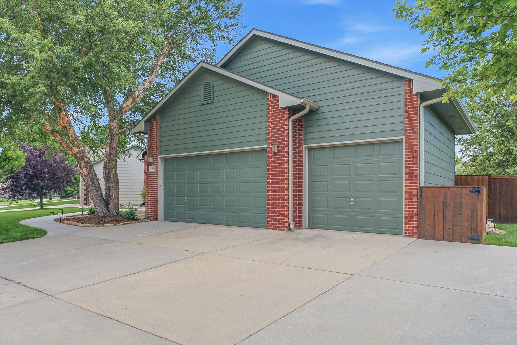 1301 E Rushwood Dr Property Photo 36