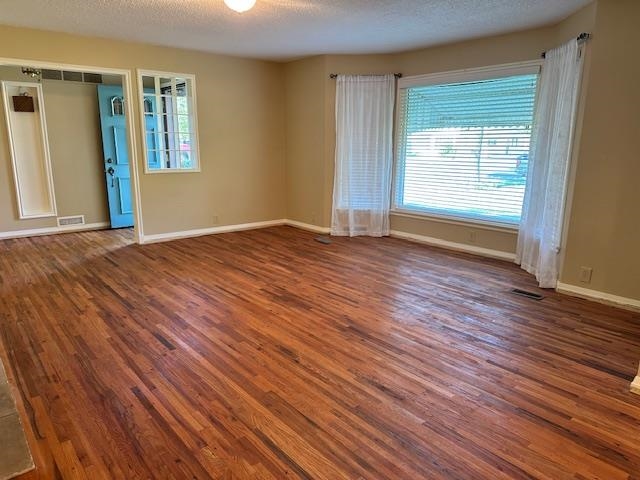 1200 Parkwood Lane Property Photo 5