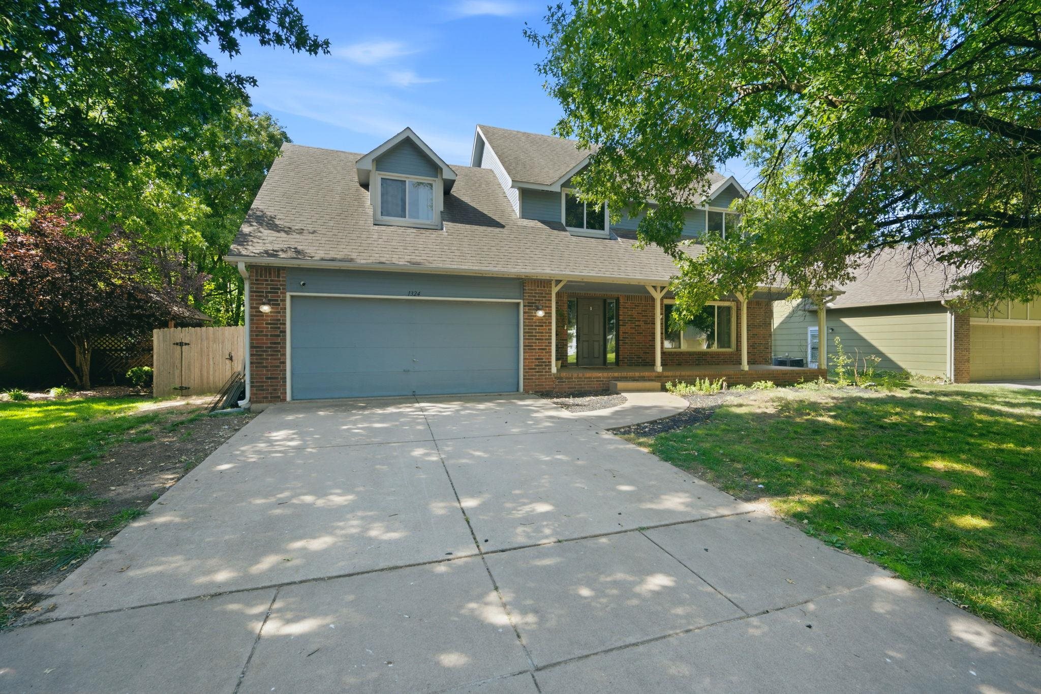 1324 N Manchester Ct Property Photo 1