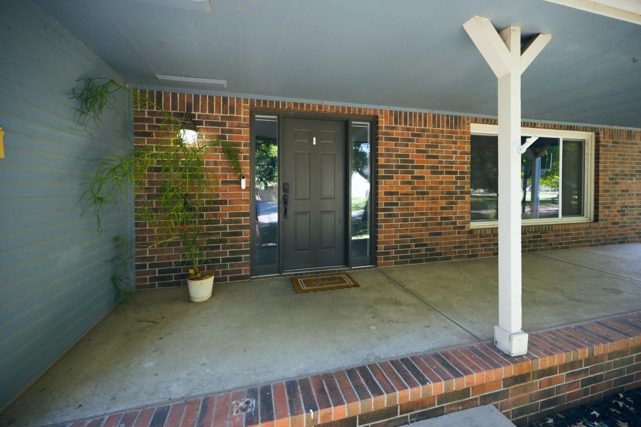 1324 N Manchester Ct Property Photo 4