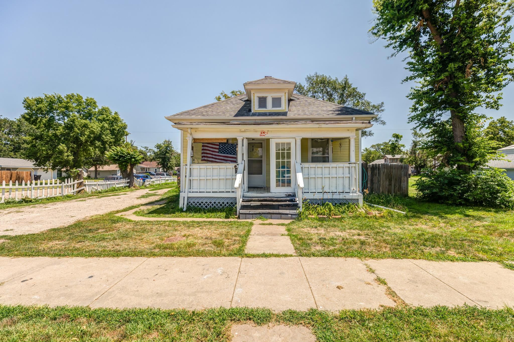 135 S Chicago St Property Photo 1