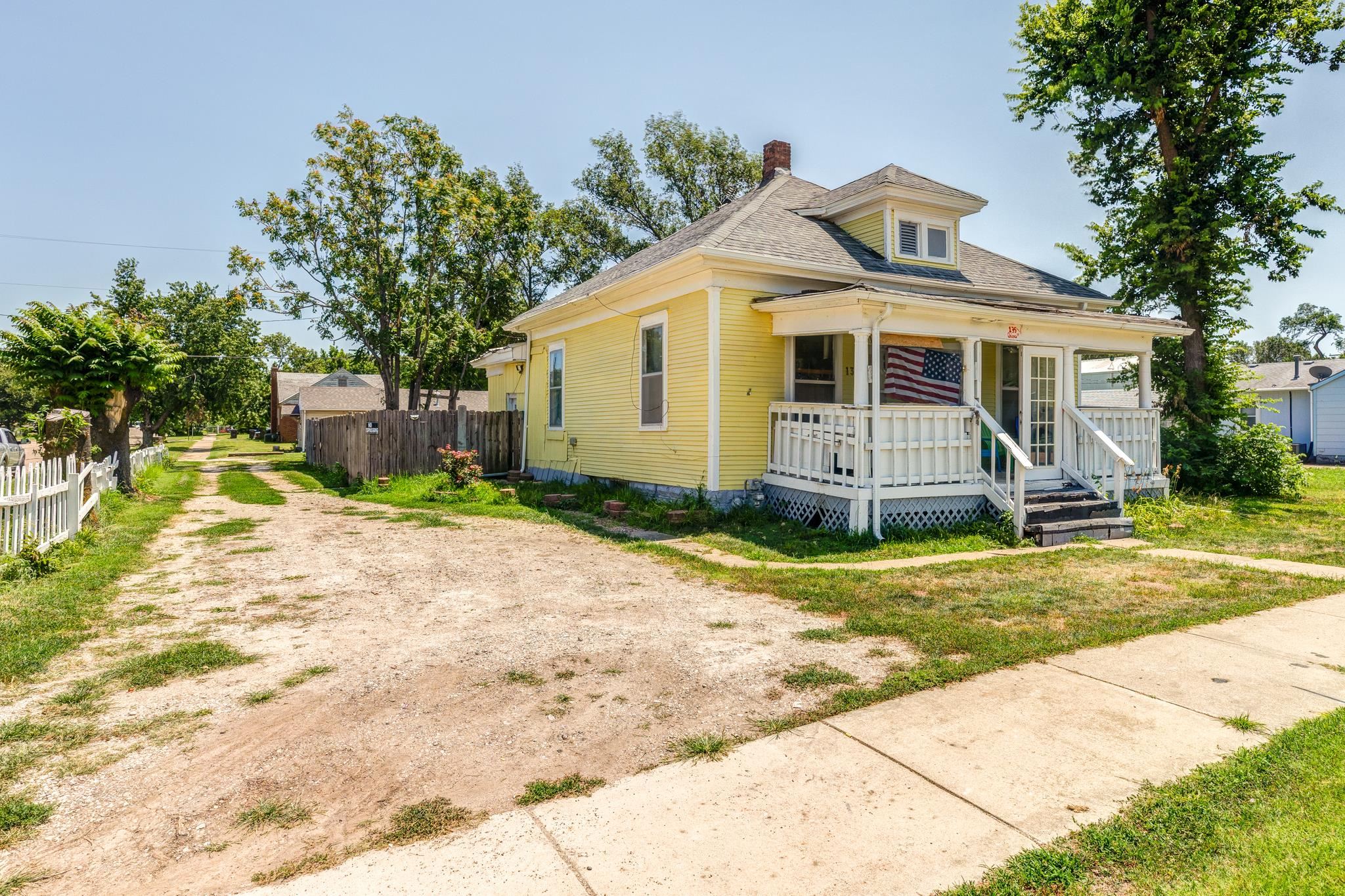 135 S Chicago St Property Photo 2