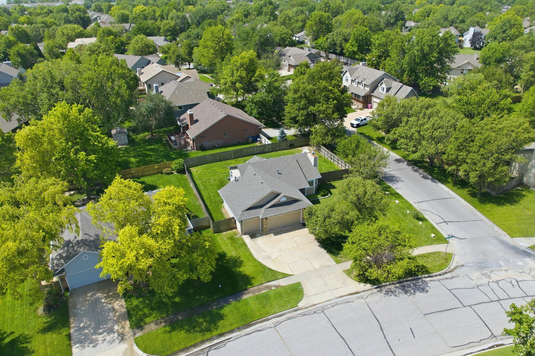 9213 W Central Park St Property Photo 3