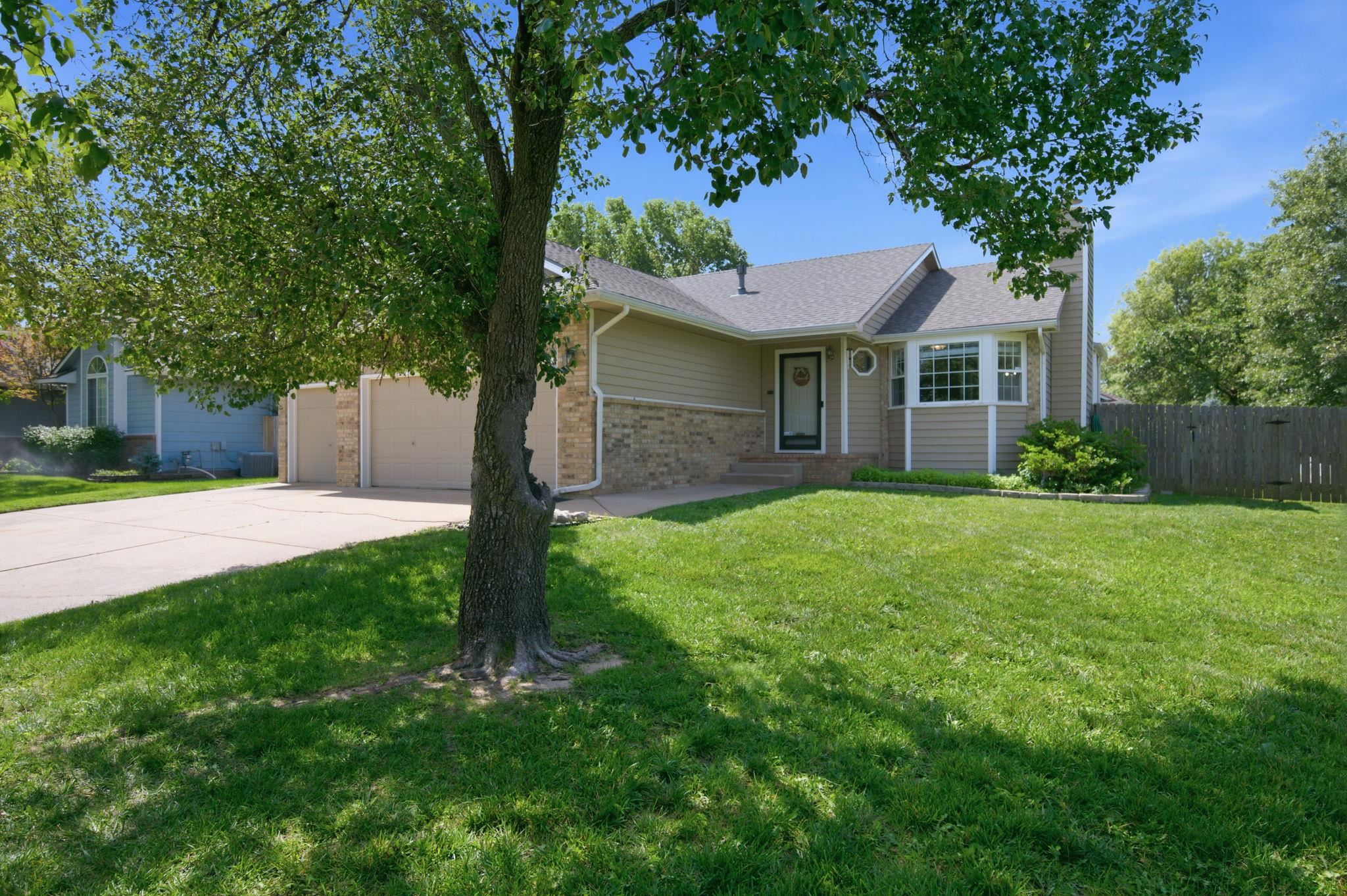9213 W Central Park St Property Photo 4