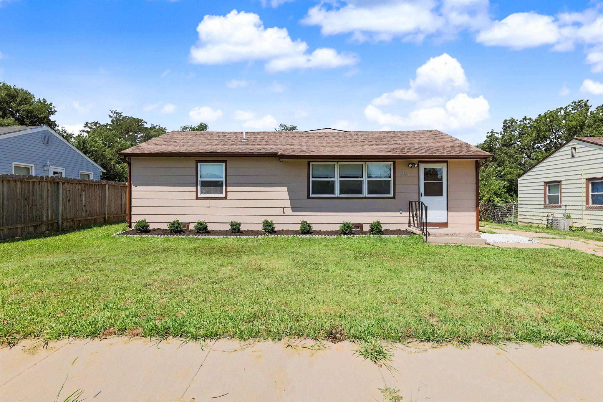 2611 N Lorraine Ave Property Photo 1