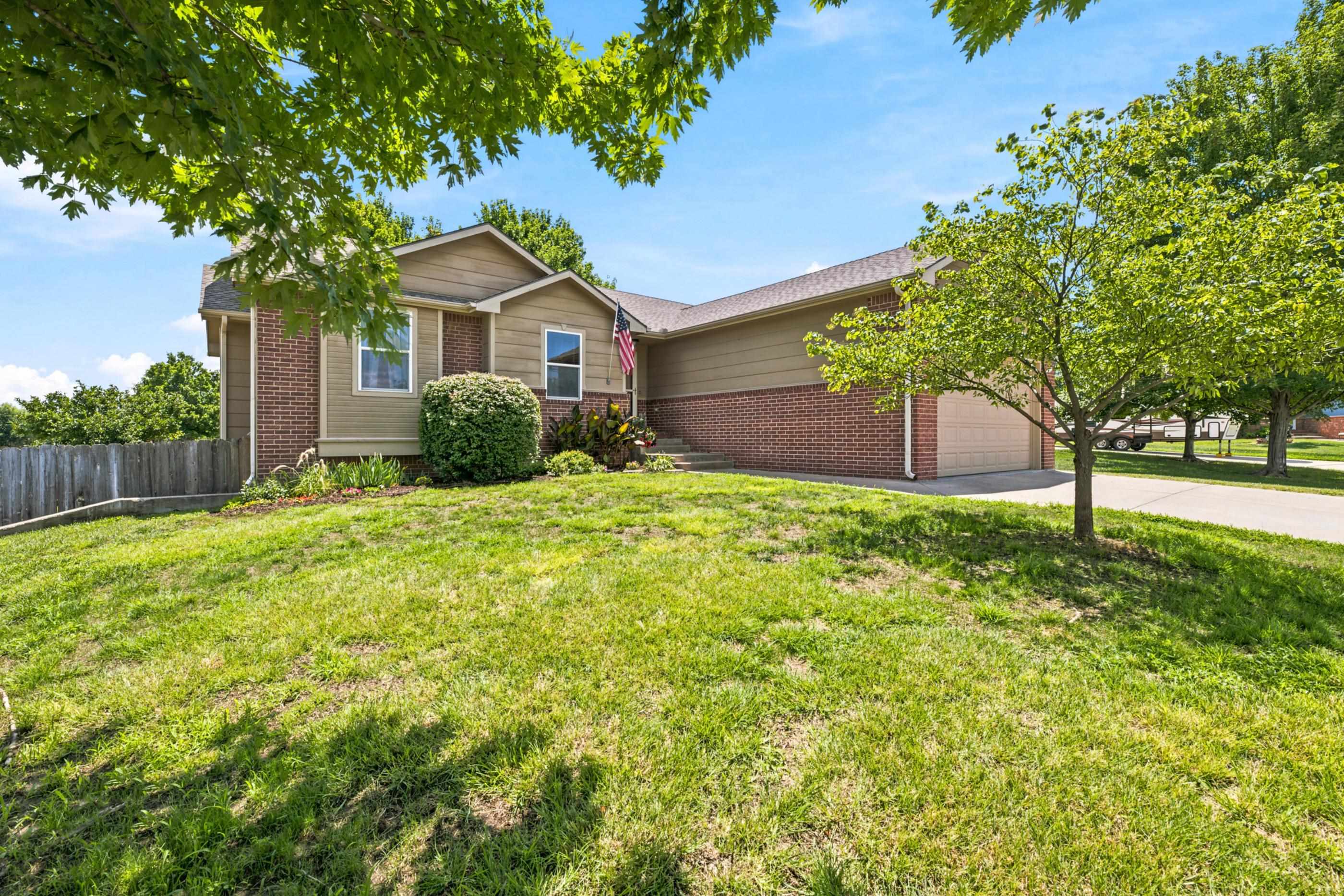 2635 E Sunnyslope Property Photo 2