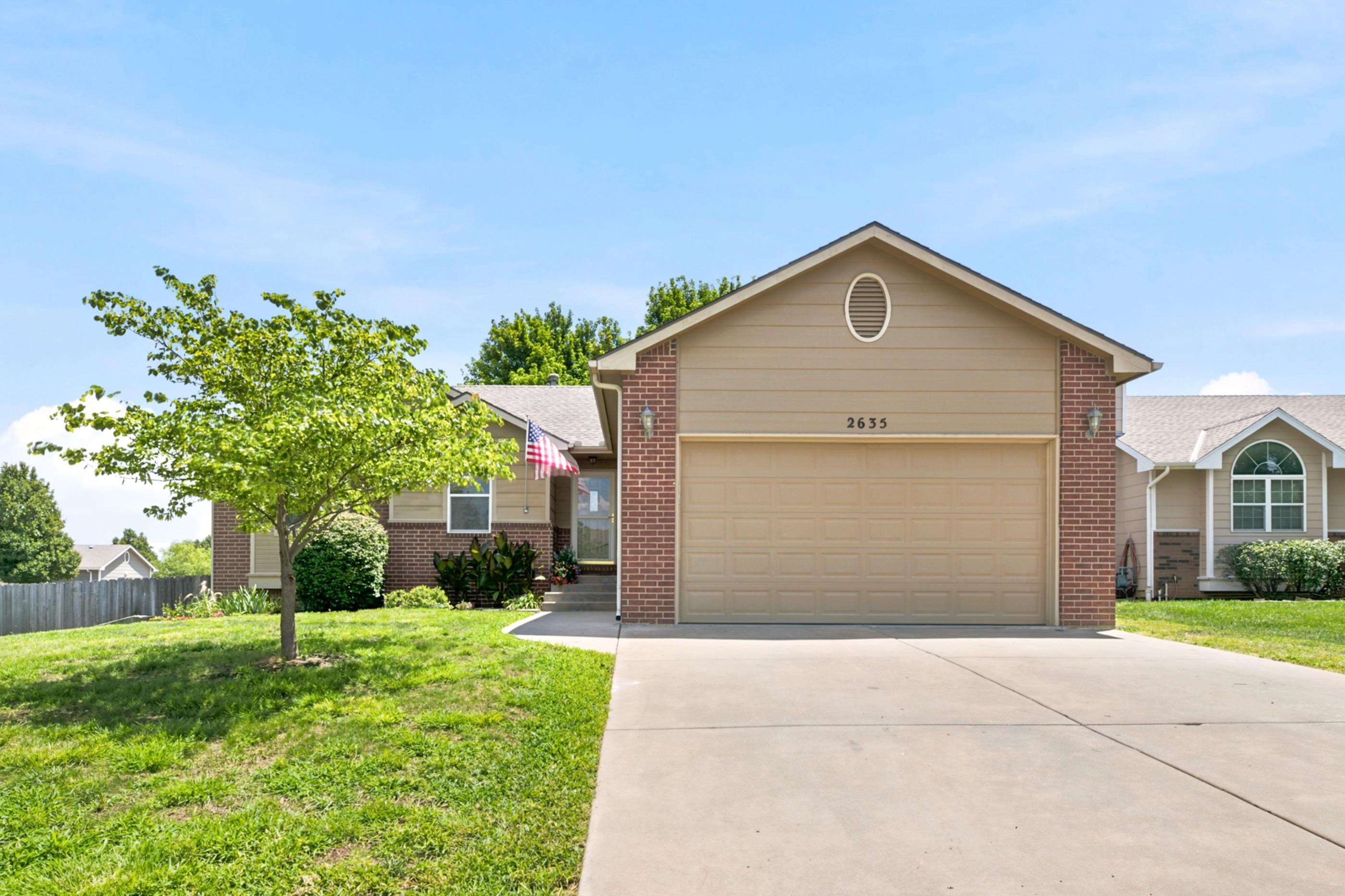 2635 E Sunnyslope Property Photo 3