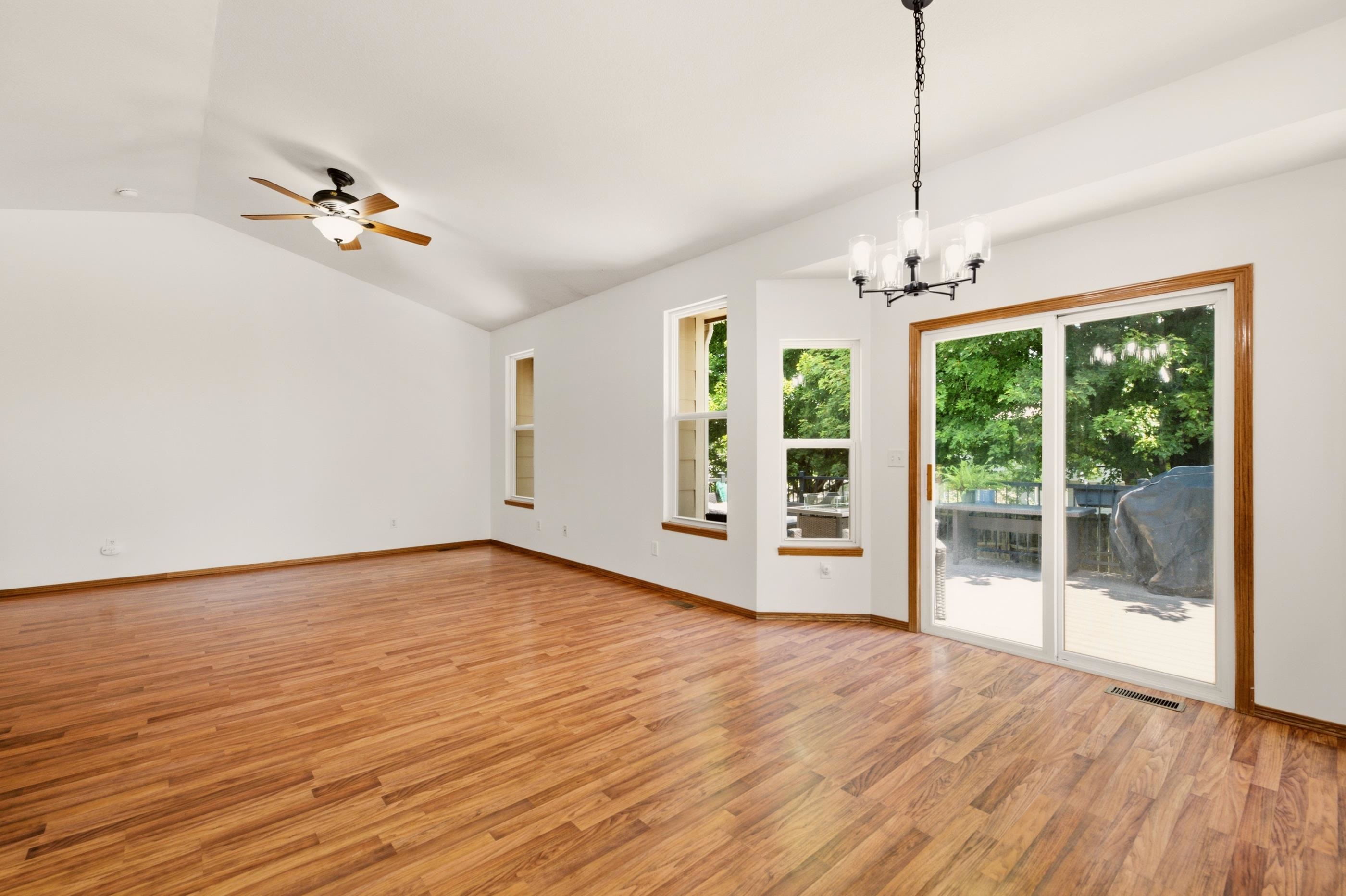 2635 E Sunnyslope Property Photo 9