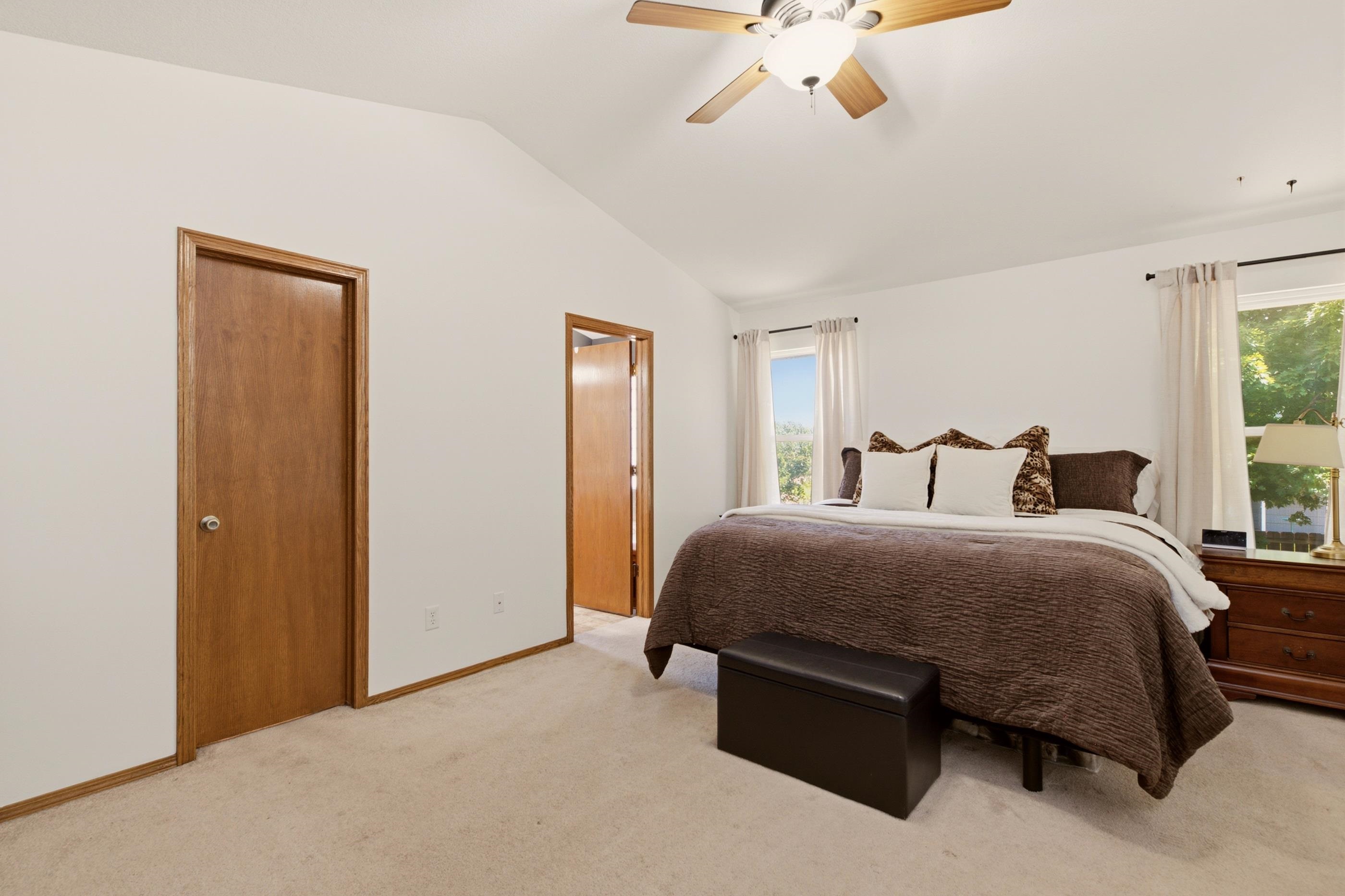 2635 E Sunnyslope Property Photo 16