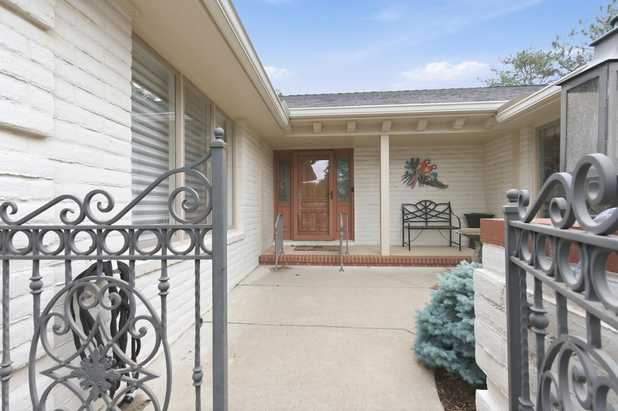 1440 N Gatewood Property Photo 2