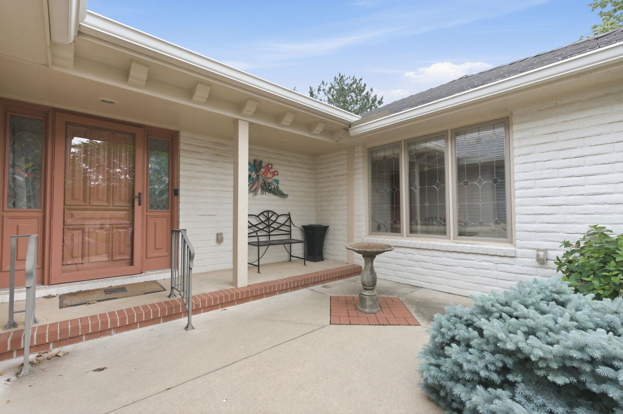 1440 N Gatewood Property Photo 3