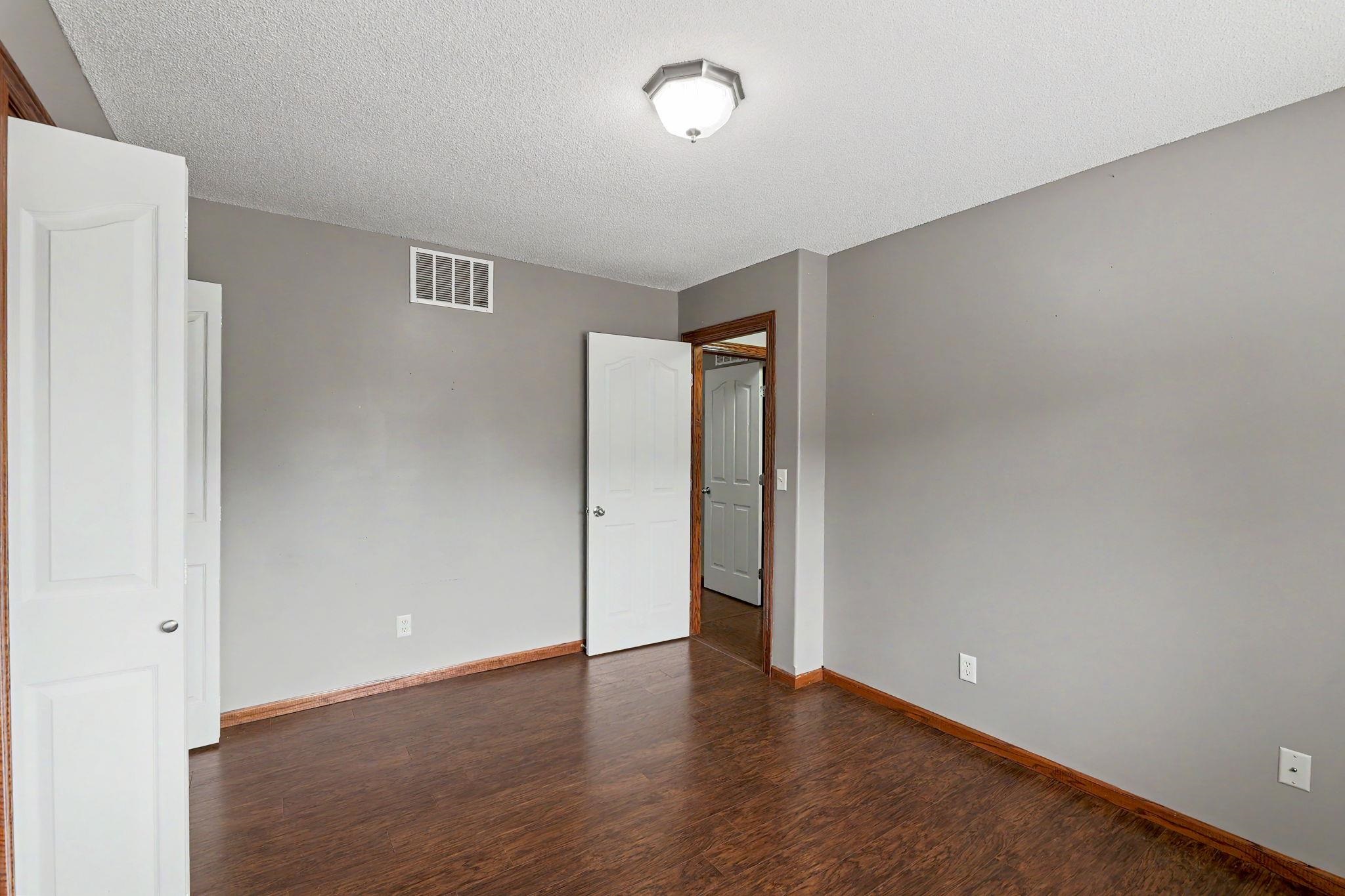 3317 N North Shore Ct Property Photo 17