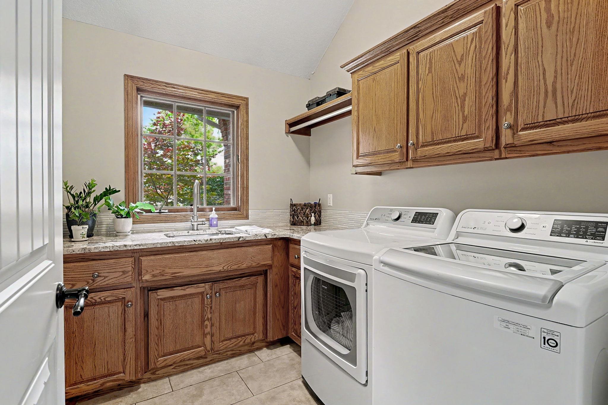 1431 N Castle Rock Property Photo 14