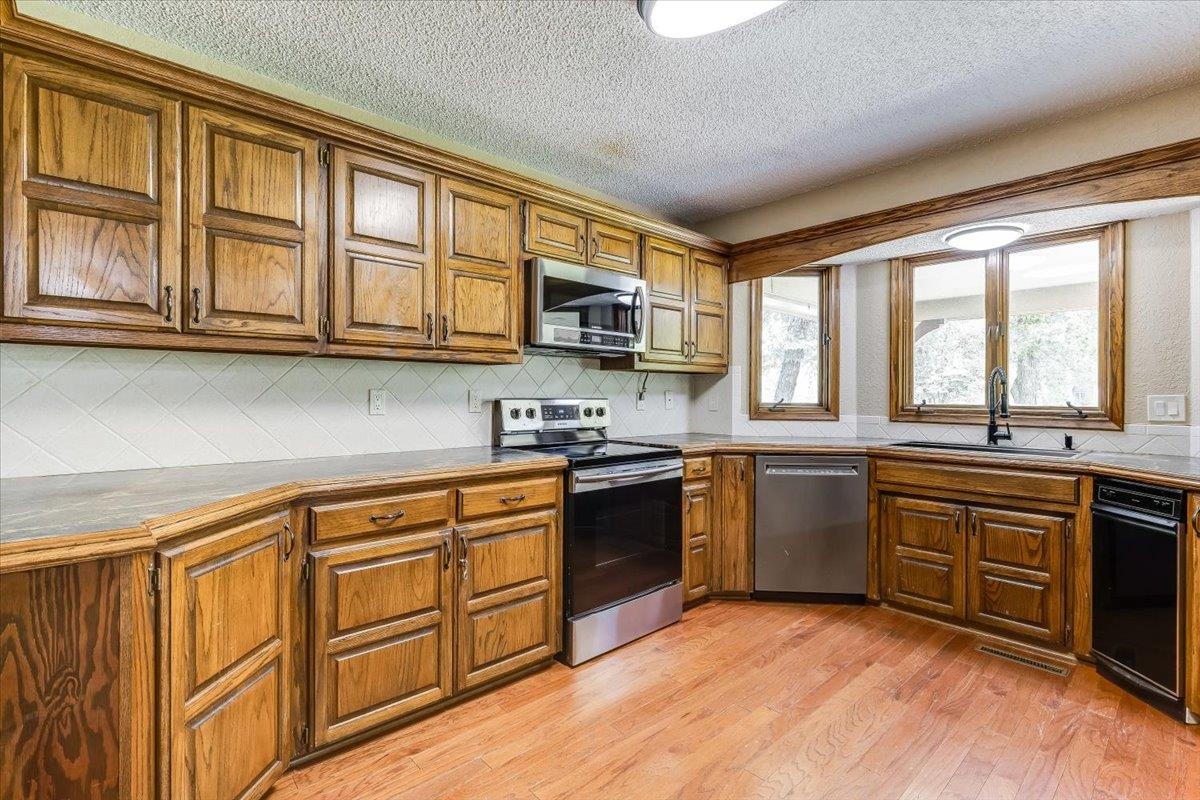 1309 S Bridgewater Drive Property Photo 6