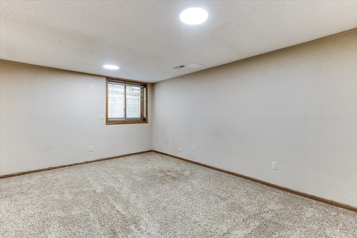 1309 S Bridgewater Drive Property Photo 14
