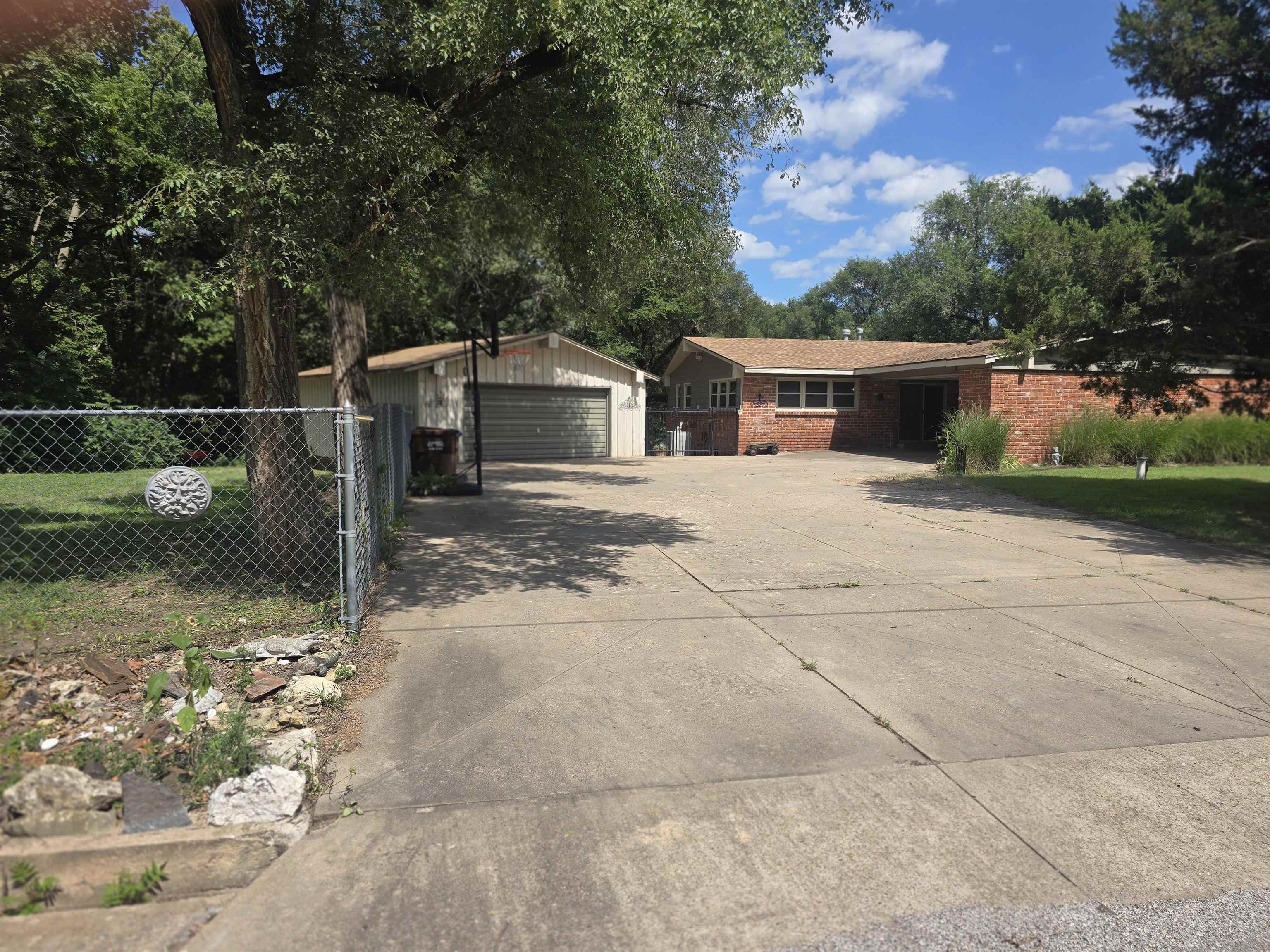 5540 N Porter Property Photo 4