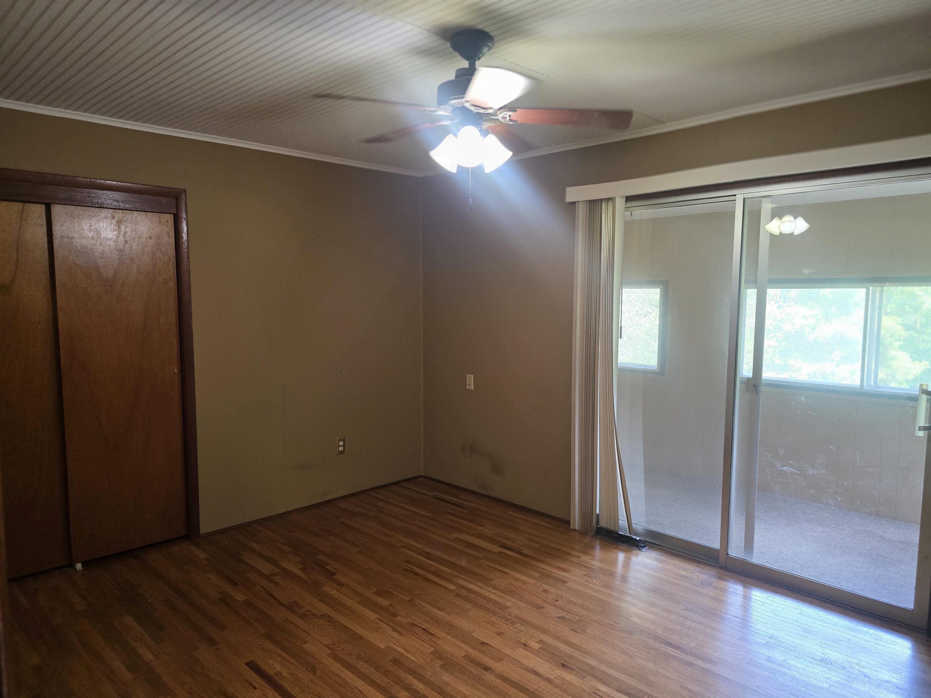 5540 N Porter Property Photo 17