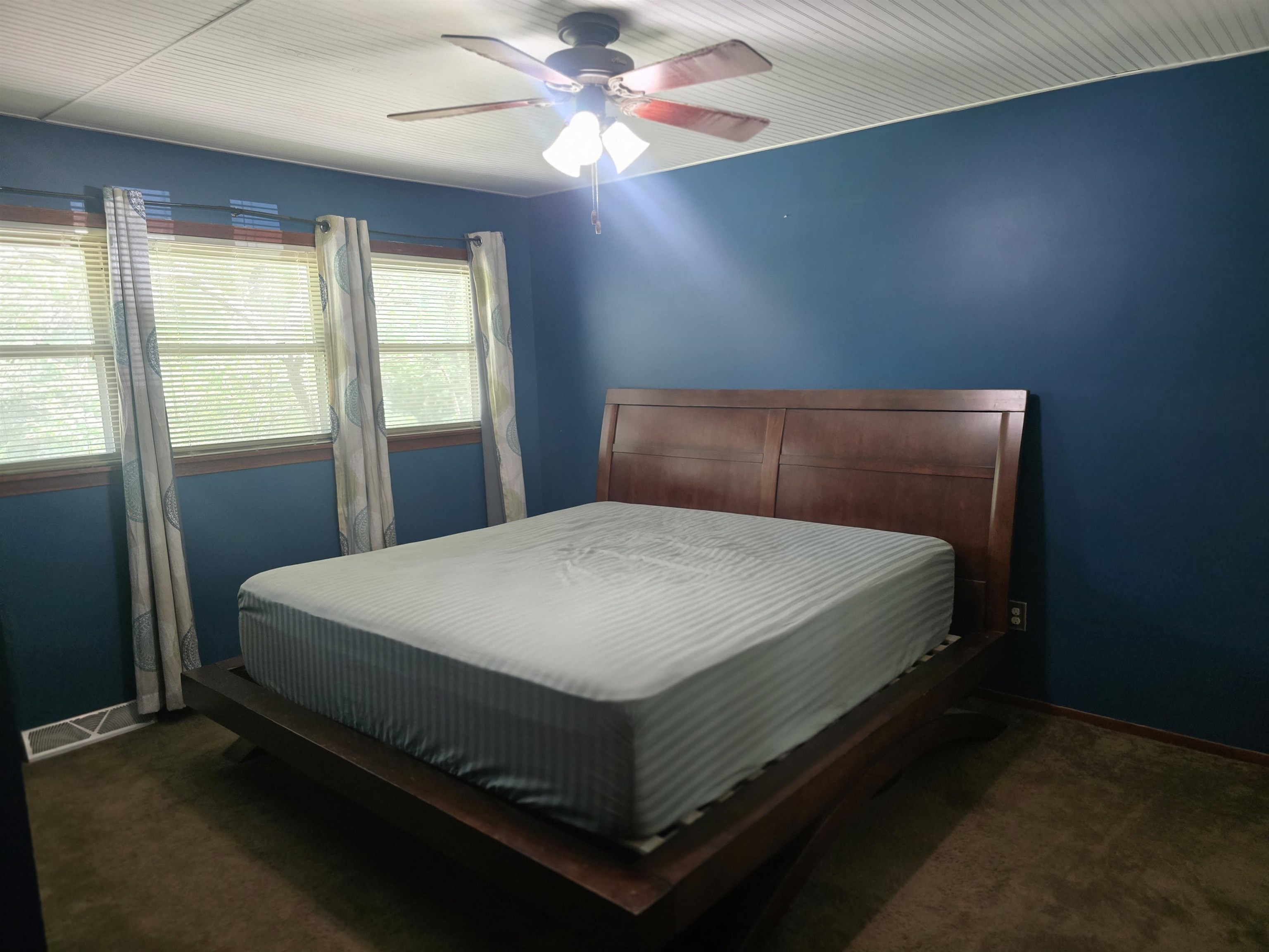 5540 N Porter Property Photo 21