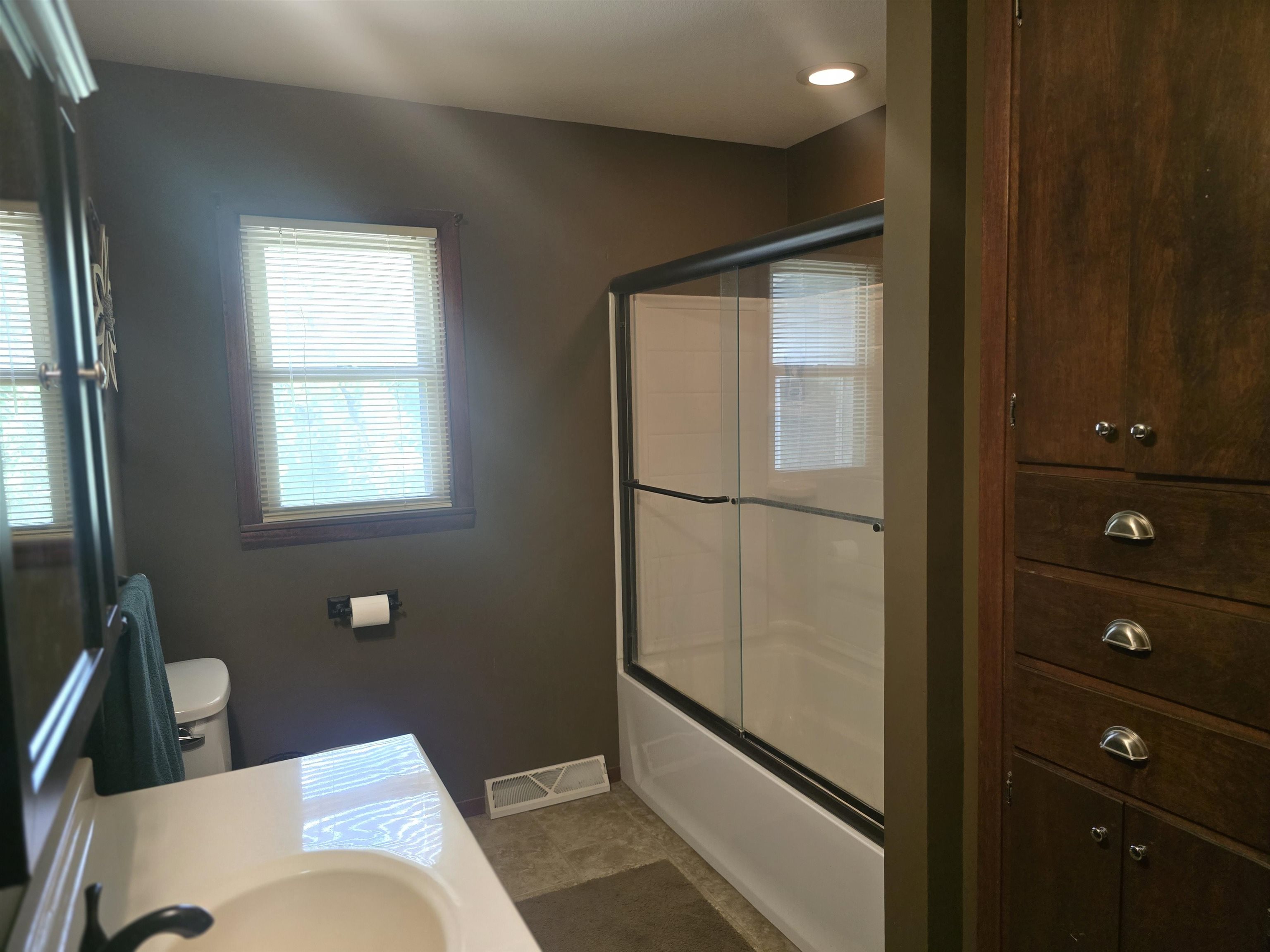 5540 N Porter Property Photo 25