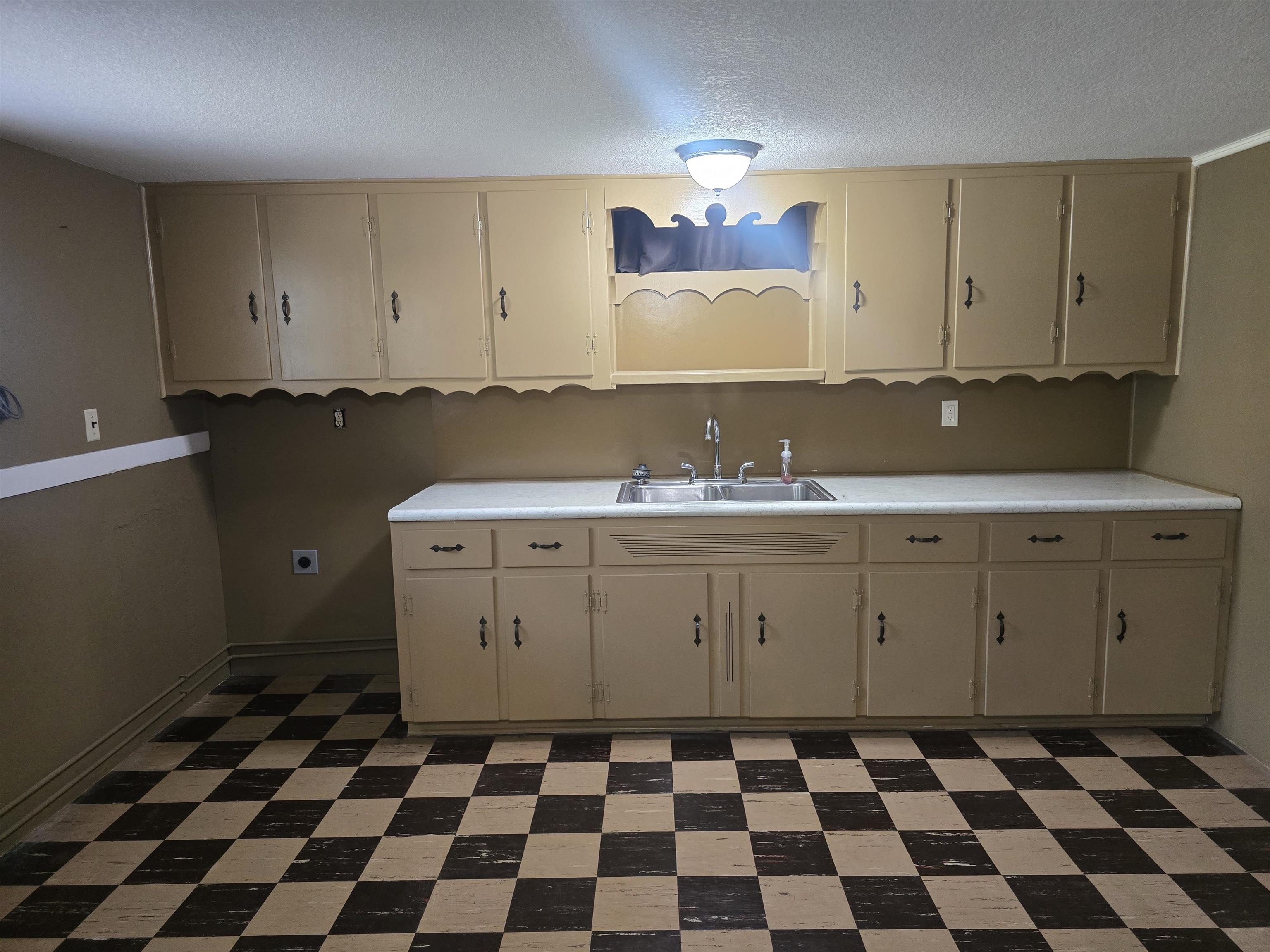 5540 N Porter Property Photo 27