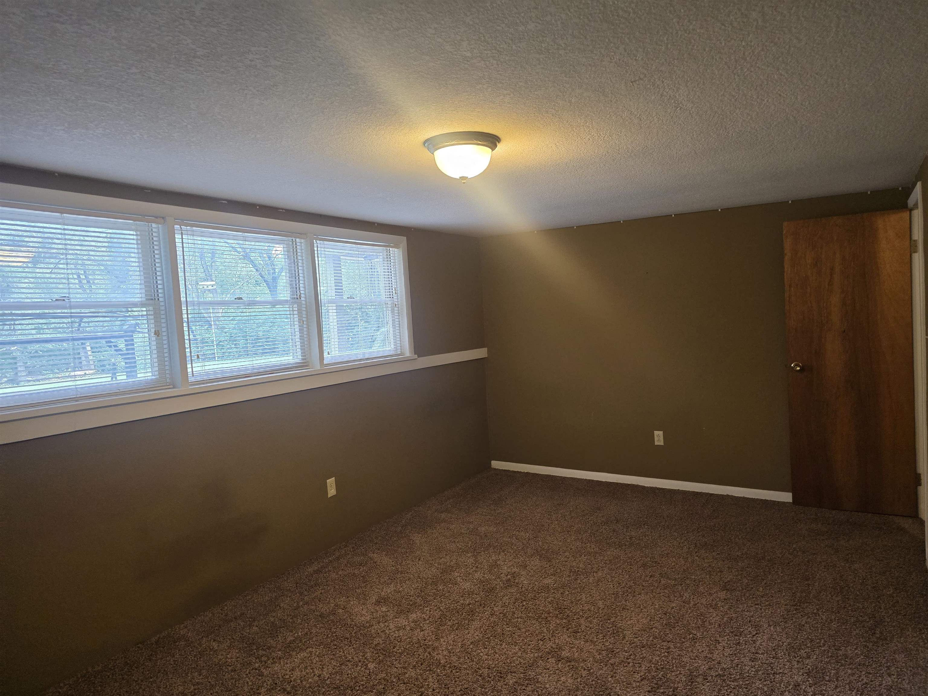 5540 N Porter Property Photo 29