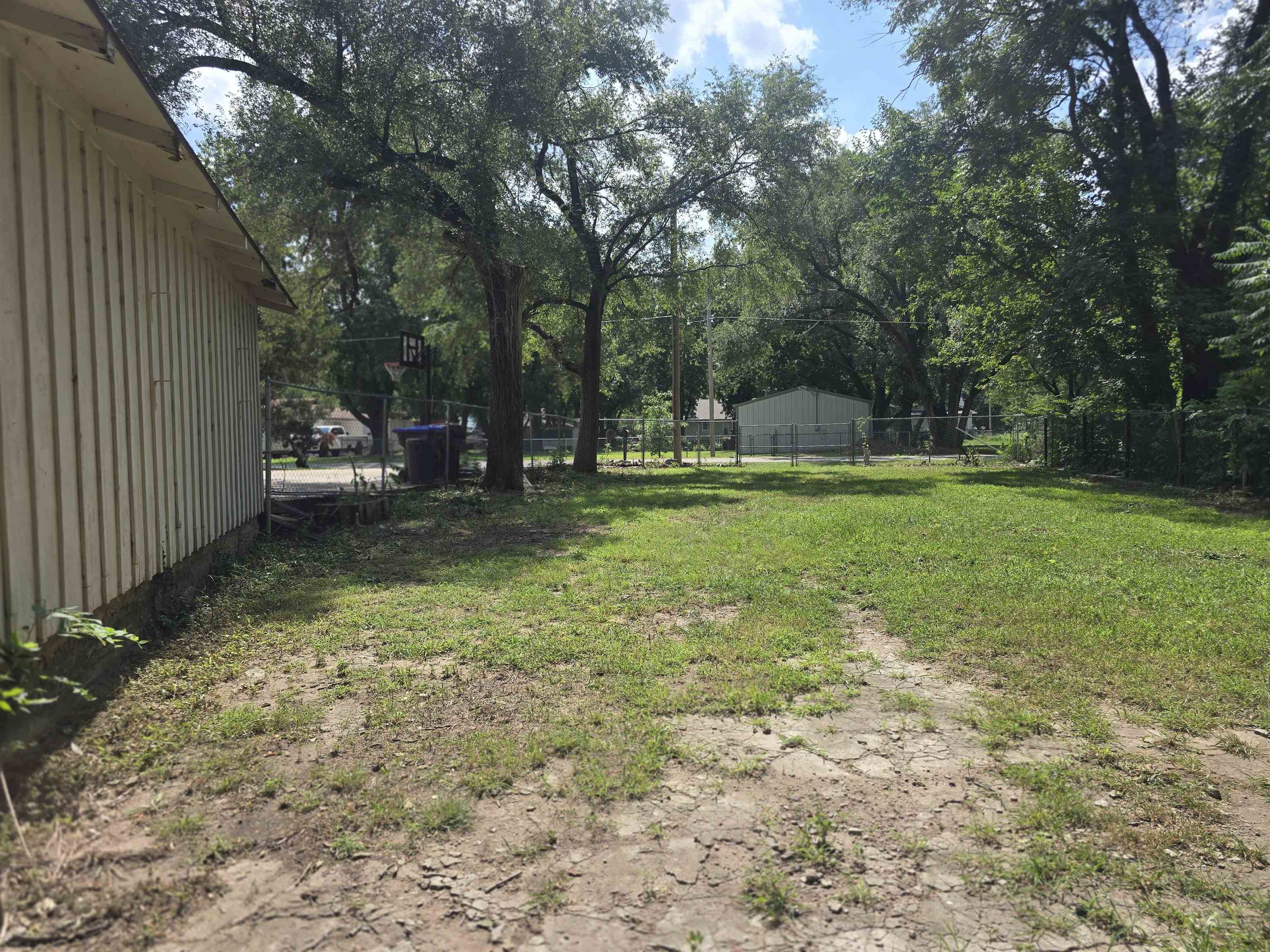 5540 N Porter Property Photo 32