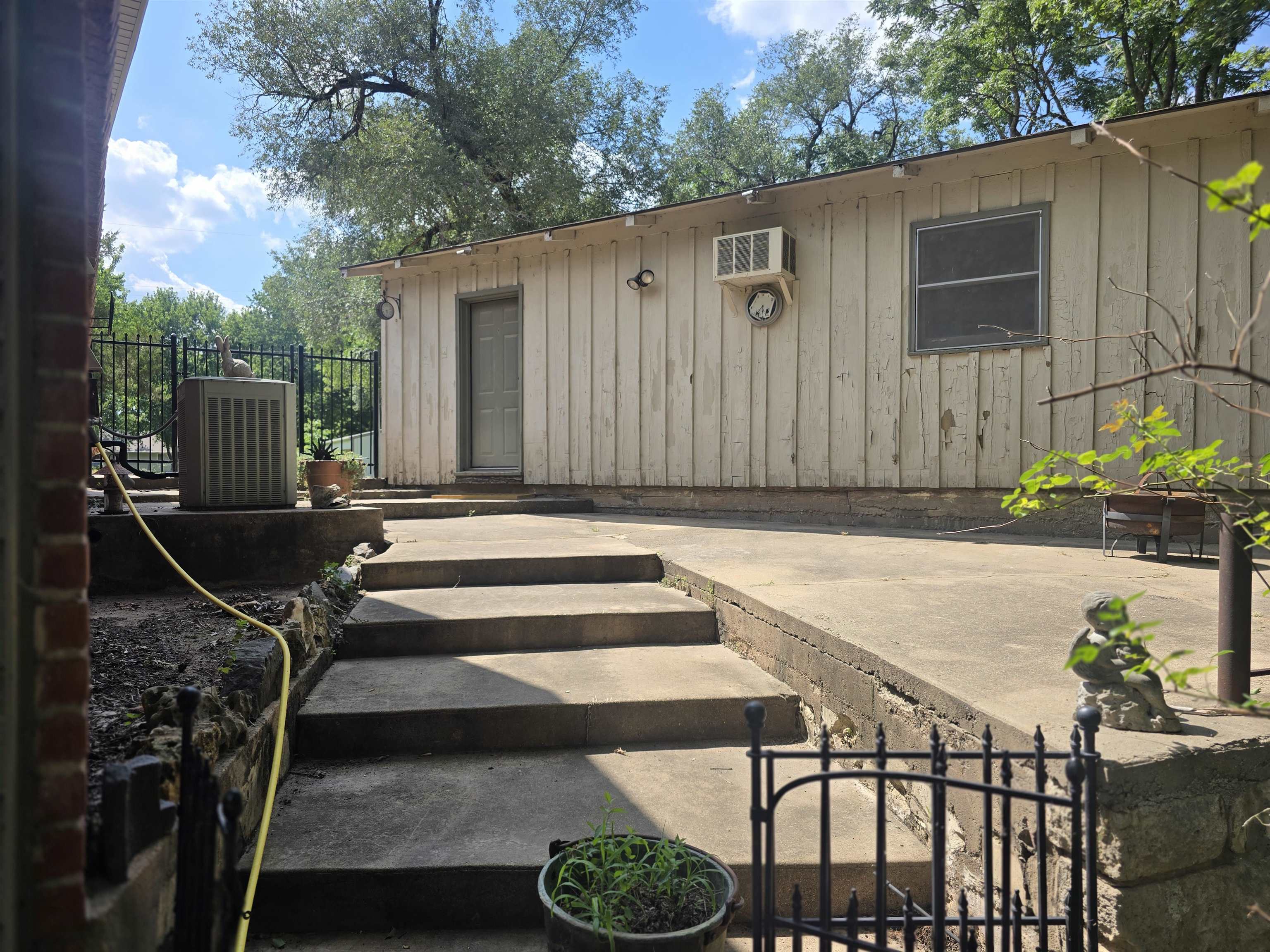 5540 N Porter Property Photo 33