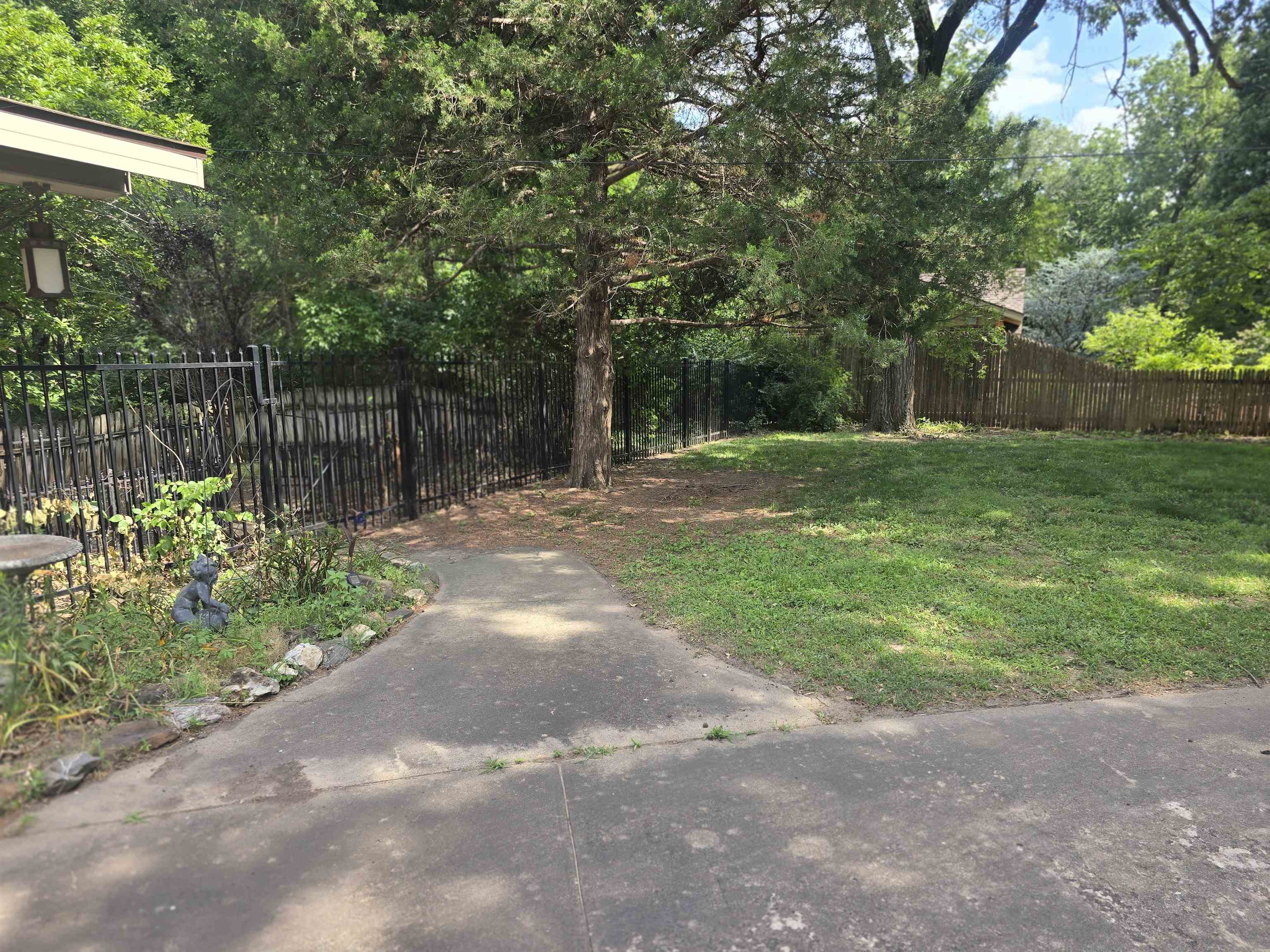 5540 N Porter Property Photo 35