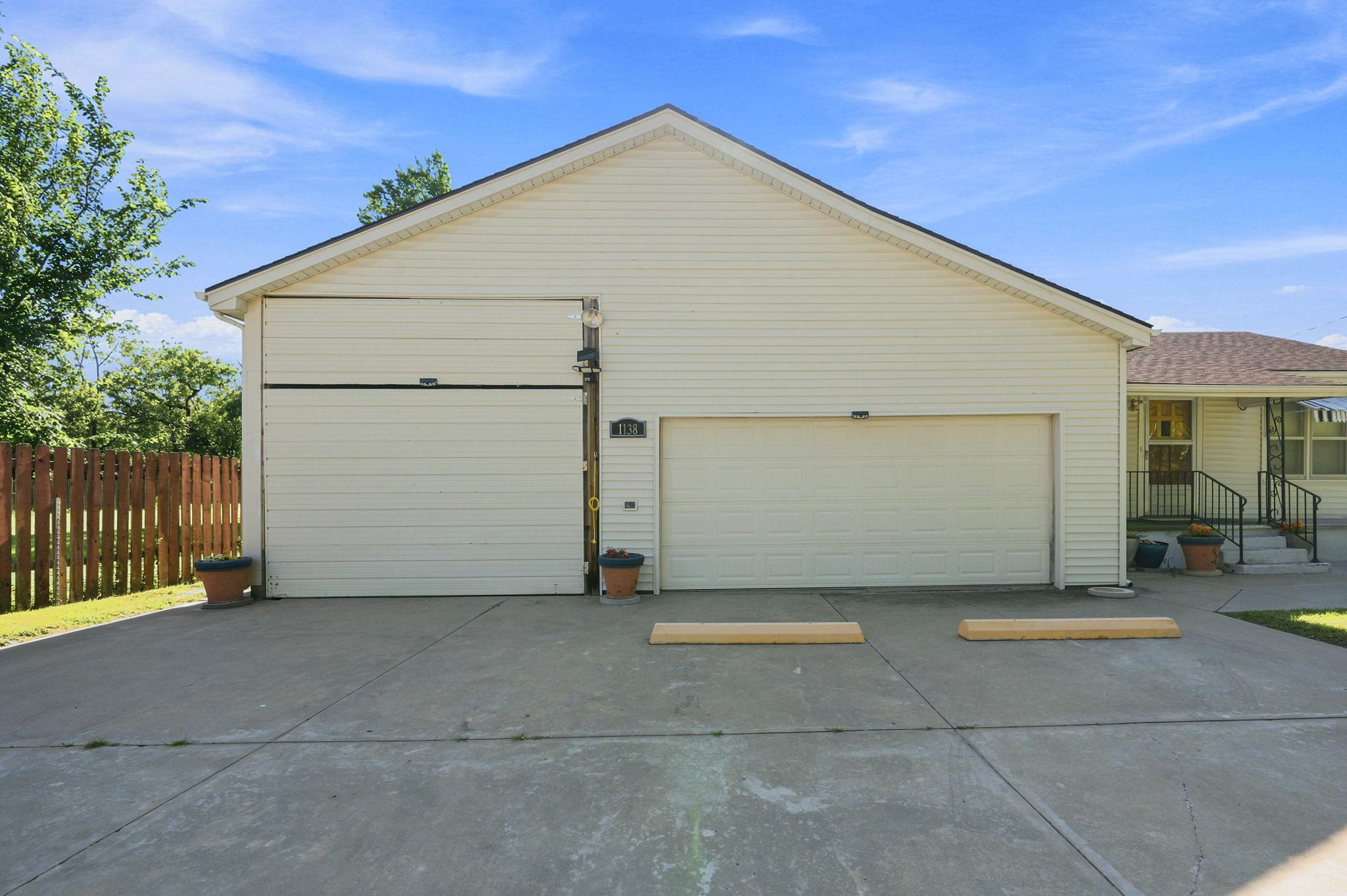 1138 N Sheridan St Property Photo 5
