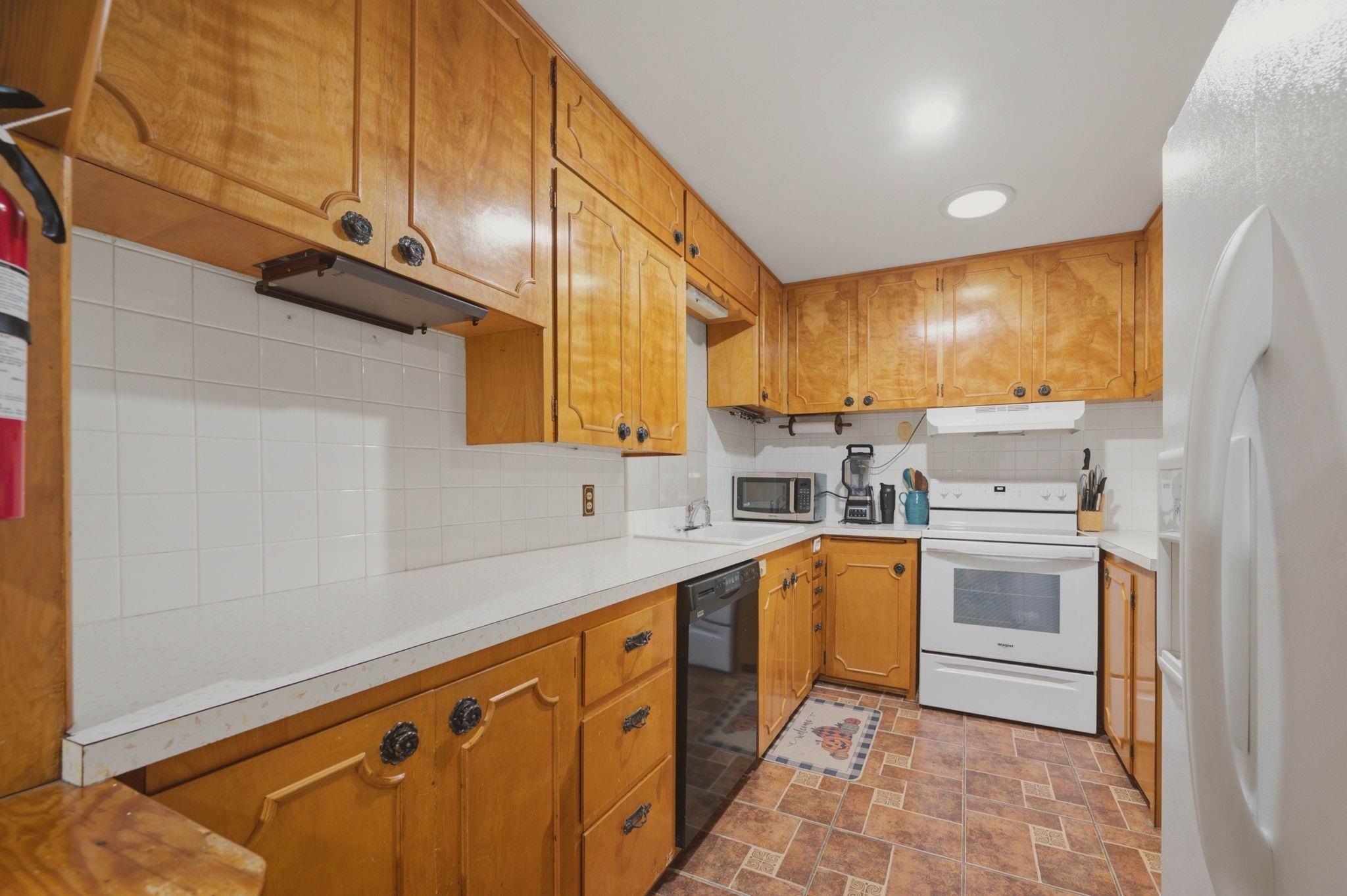 1138 N Sheridan St Property Photo 9