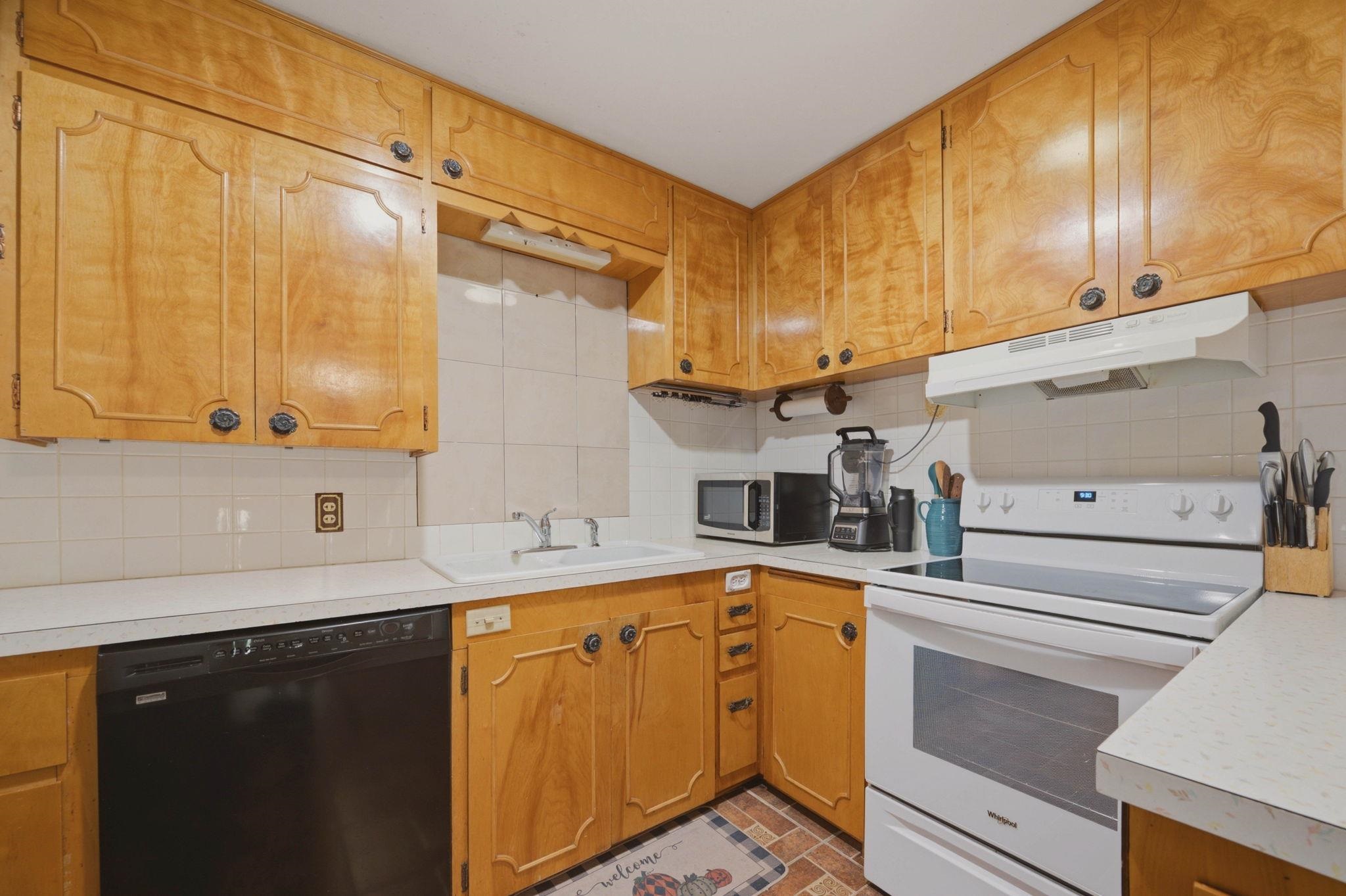 1138 N Sheridan St Property Photo 11