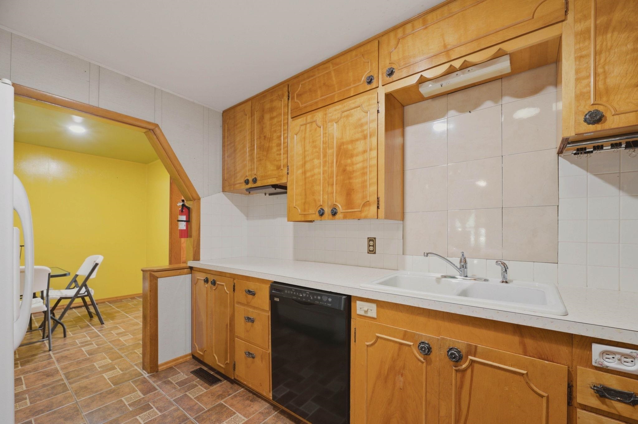 1138 N Sheridan St Property Photo 12