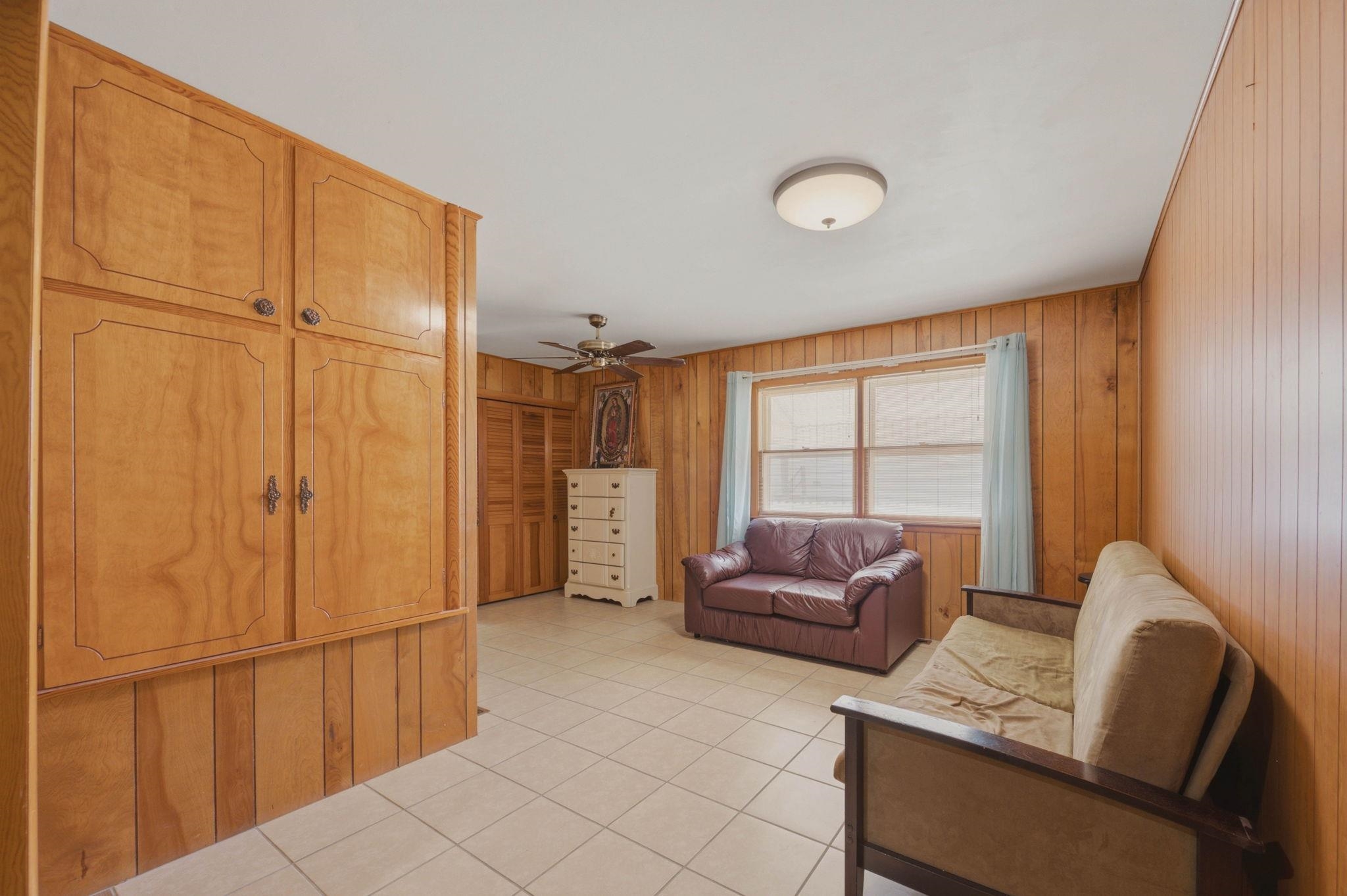 1138 N Sheridan St Property Photo 18
