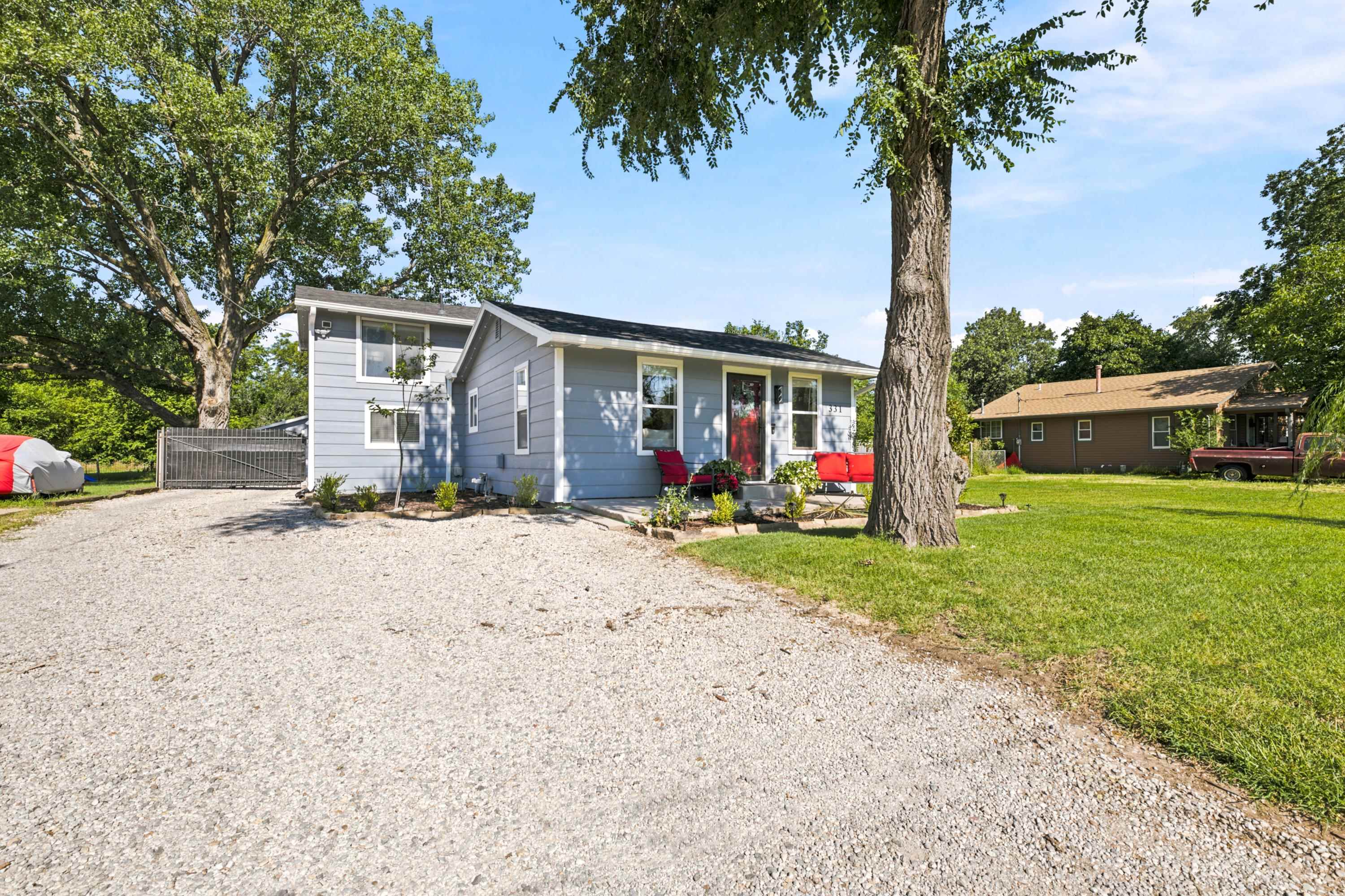 331 N Sheridan Property Photo 1