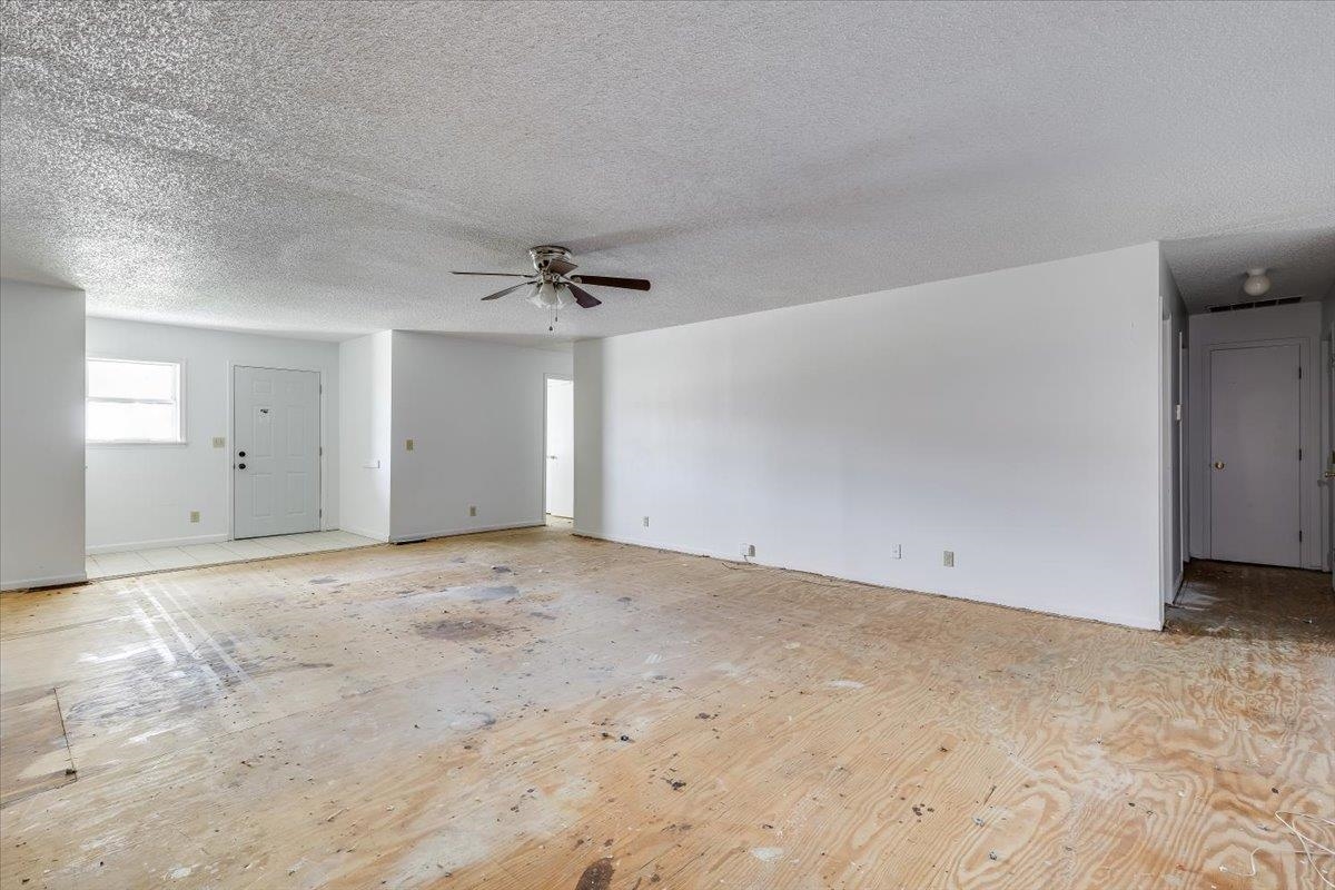 7015 W Newell Property Photo 2