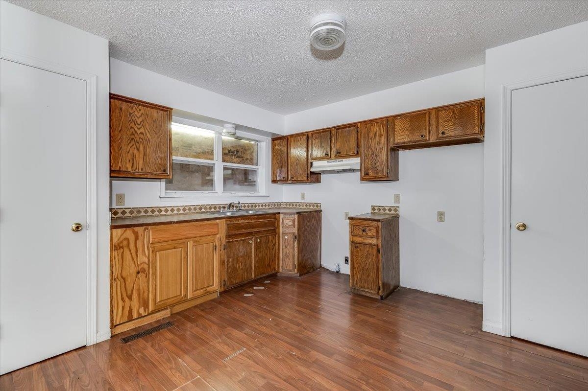 7015 W Newell Property Photo 3