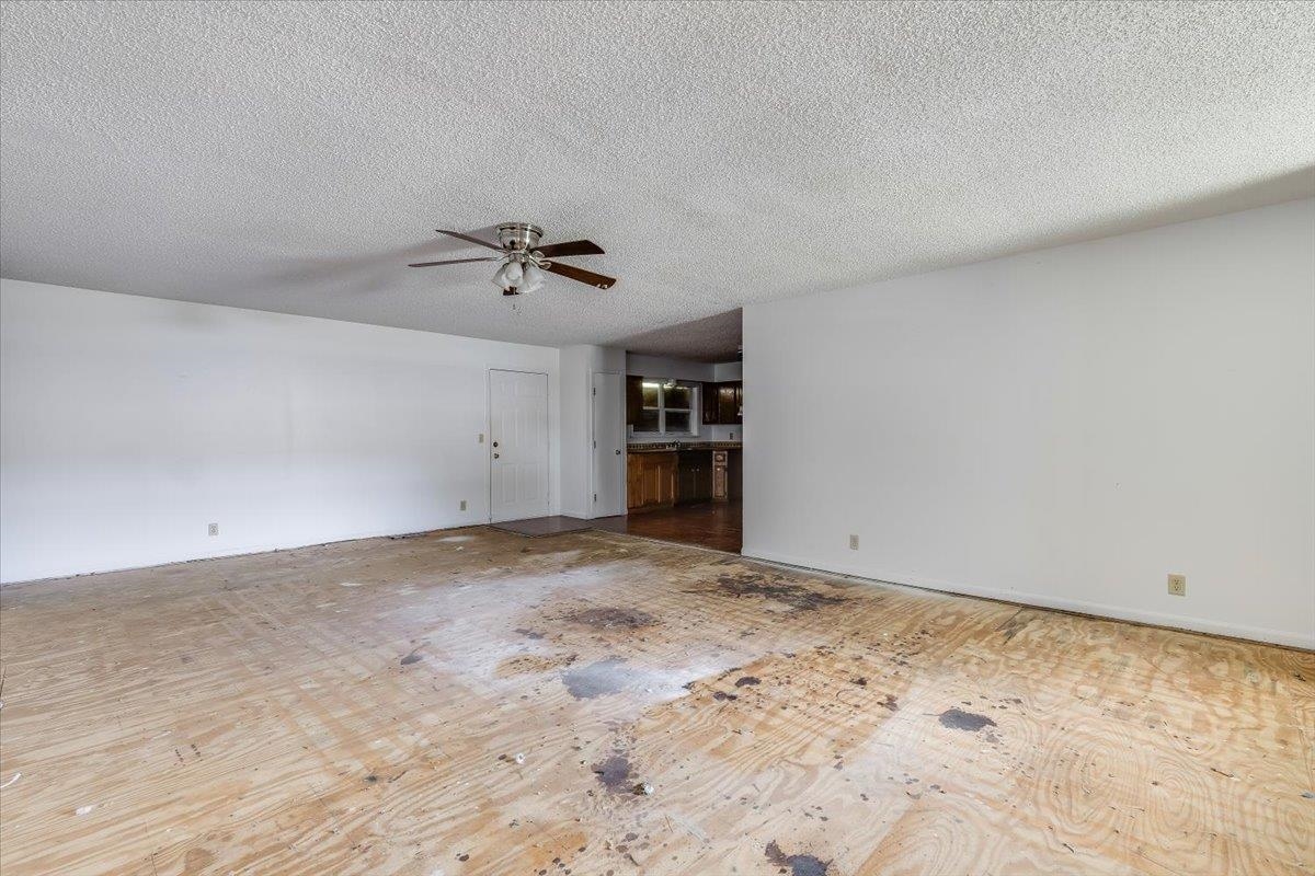 7015 W Newell Property Photo 5