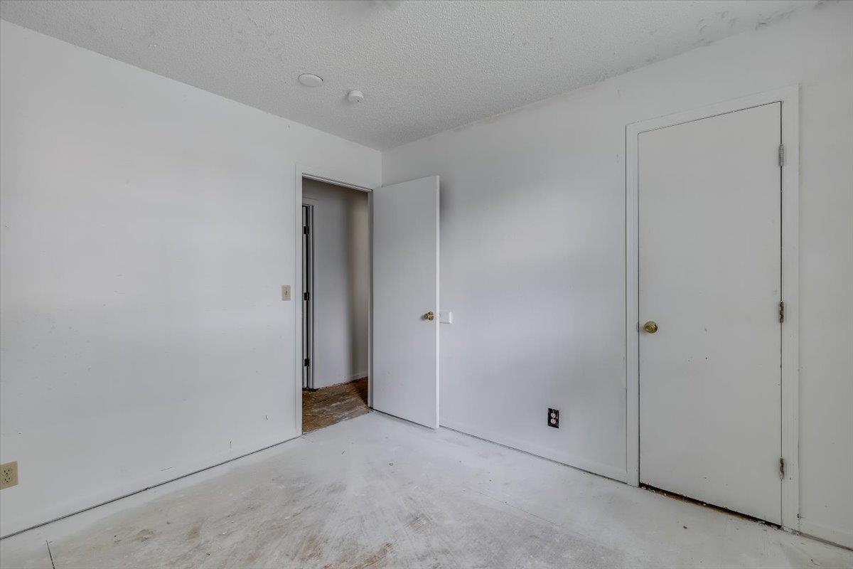 7015 W Newell Property Photo 12