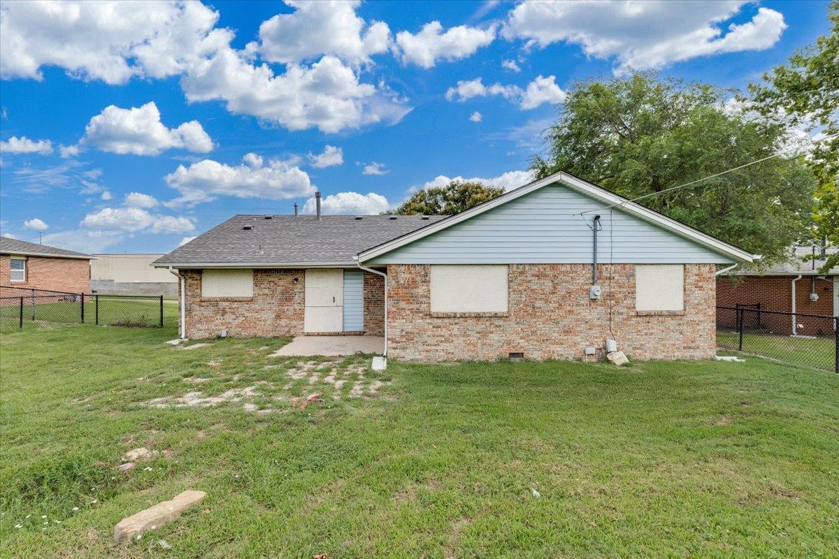 7015 W Newell Property Photo 14