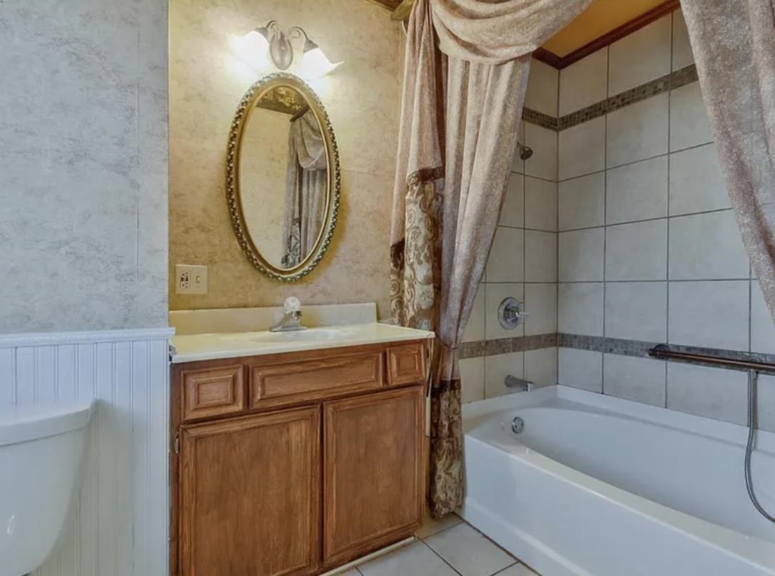 1121 N Bitting Ave Property Photo 4