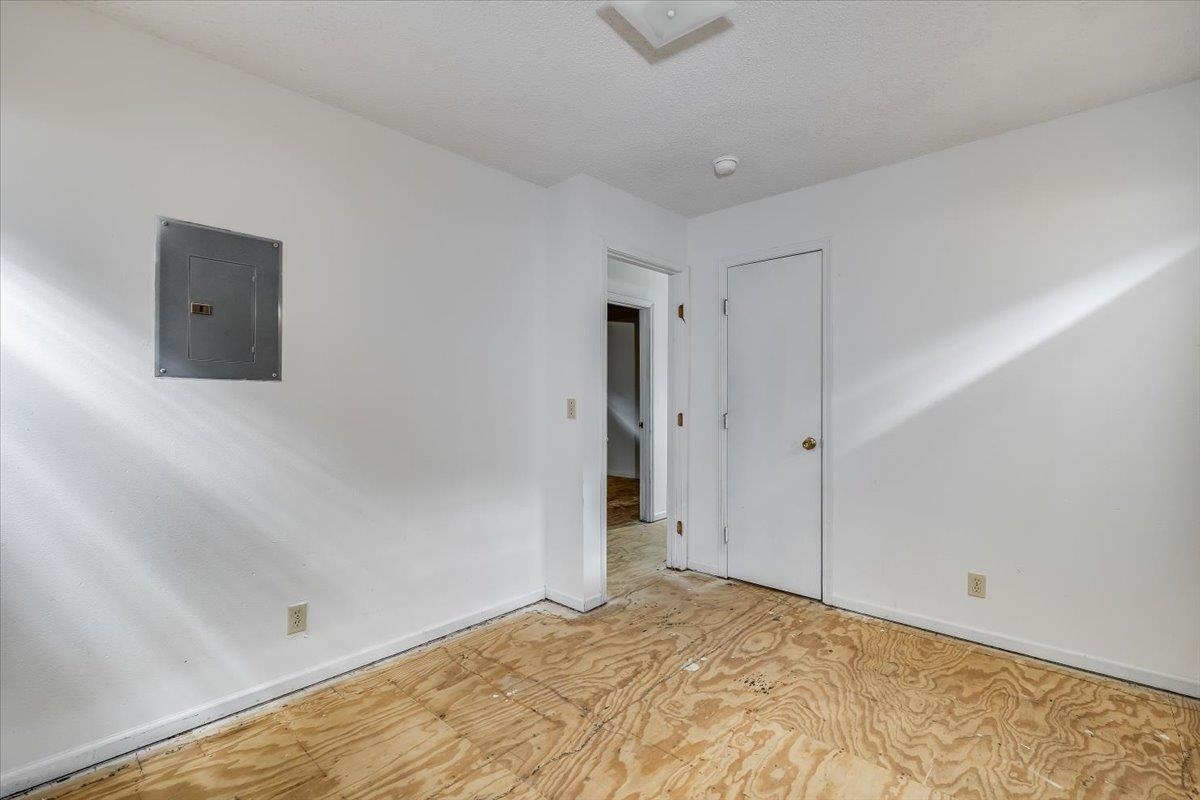 7031 W Frazier Ln Property Photo 5