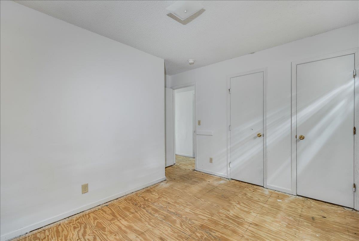 7031 W Frazier Ln Property Photo 6