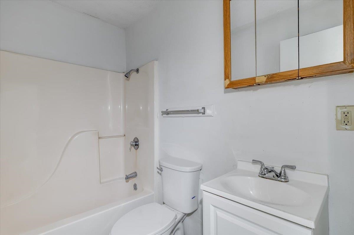 7031 W Frazier Ln Property Photo 9
