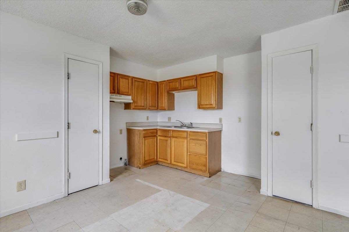 7031 W Frazier Ln Property Photo 10