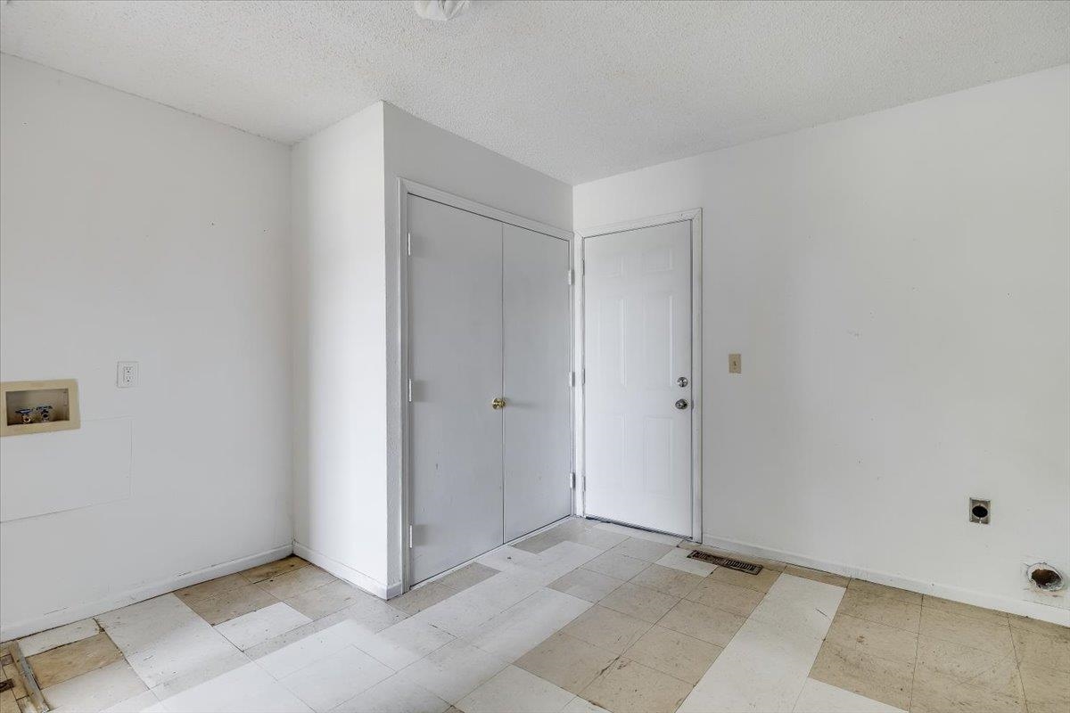7031 W Frazier Ln Property Photo 12