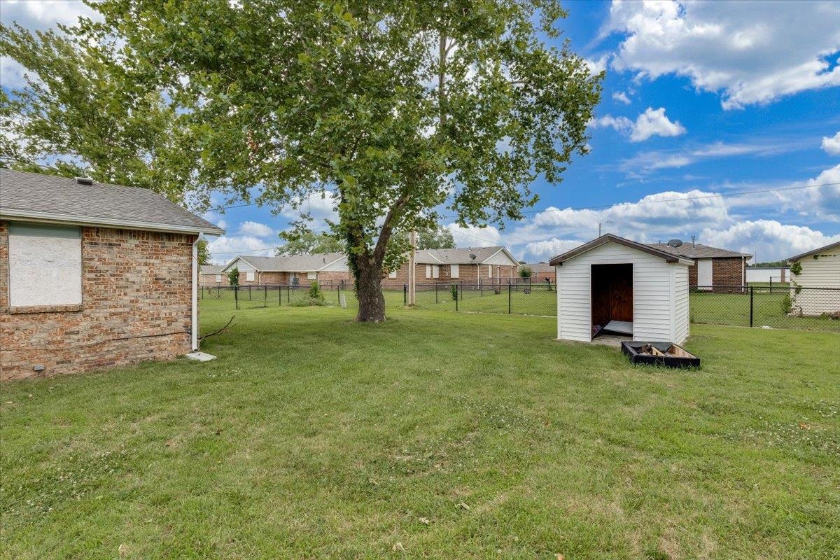 7031 W Frazier Ln Property Photo 13