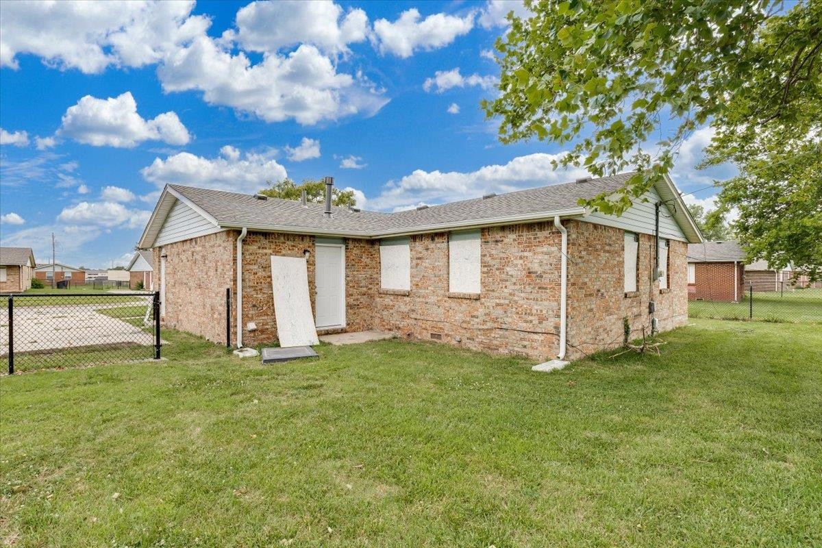 7031 W Frazier Ln Property Photo 14
