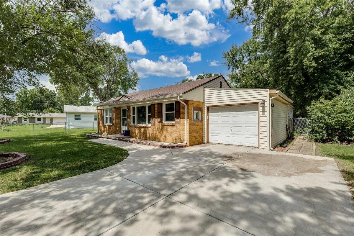 6413 N Longmont Property Photo 2